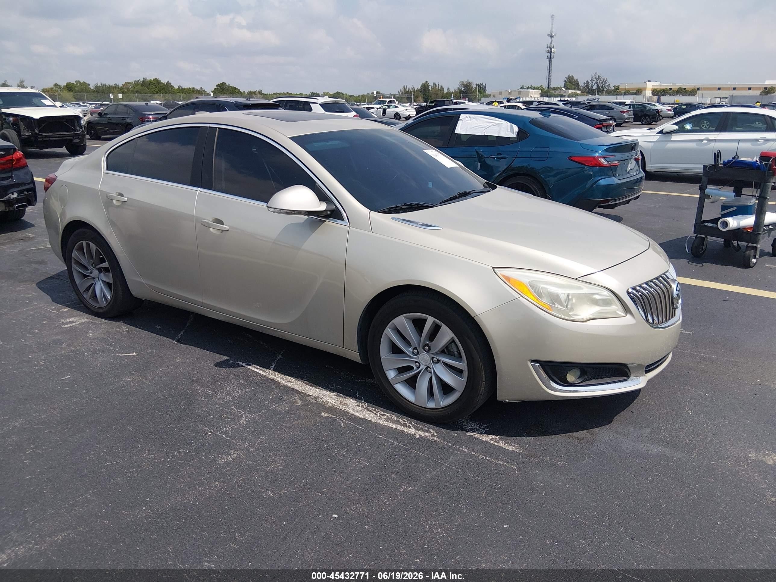 2015 Buick Regal, VIN 2G4GV5EK8F9200285 — Side