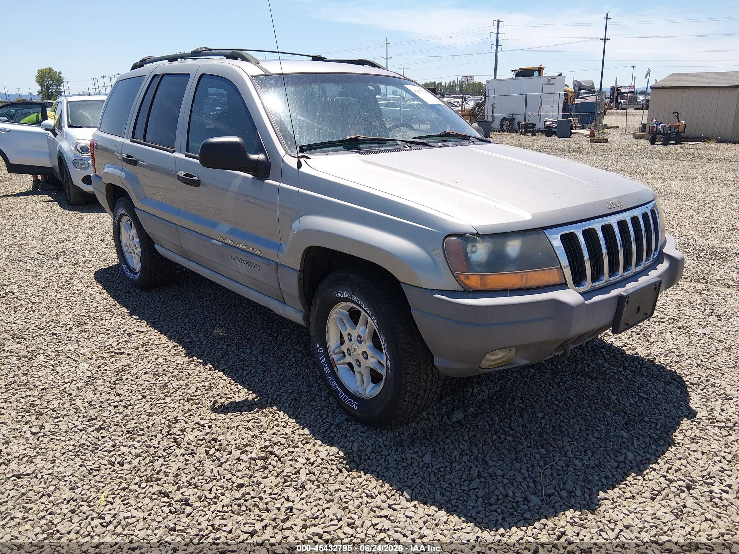 2000 Jeep Grand Cherokee Laredo, VIN 1J4GW48N4YC219794 — Normal wear