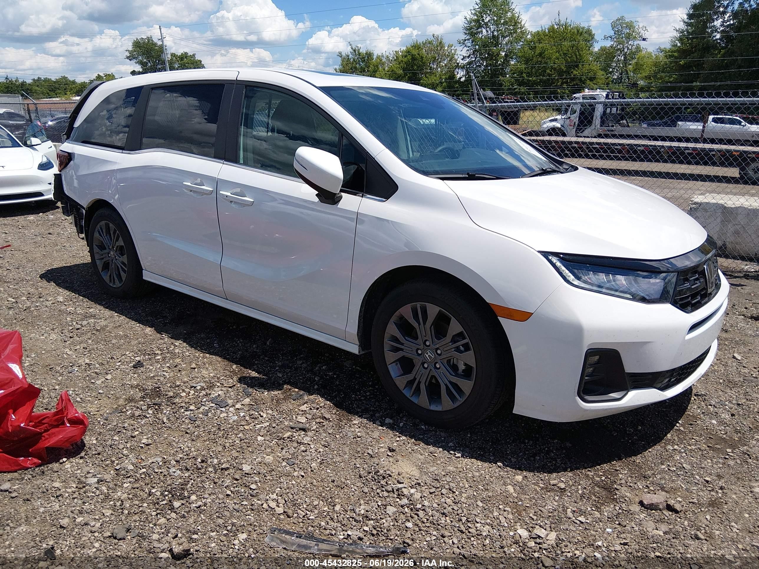 2026 Honda Odyssey Touring, VIN 5FNRL6H82TB030053 — Rear end