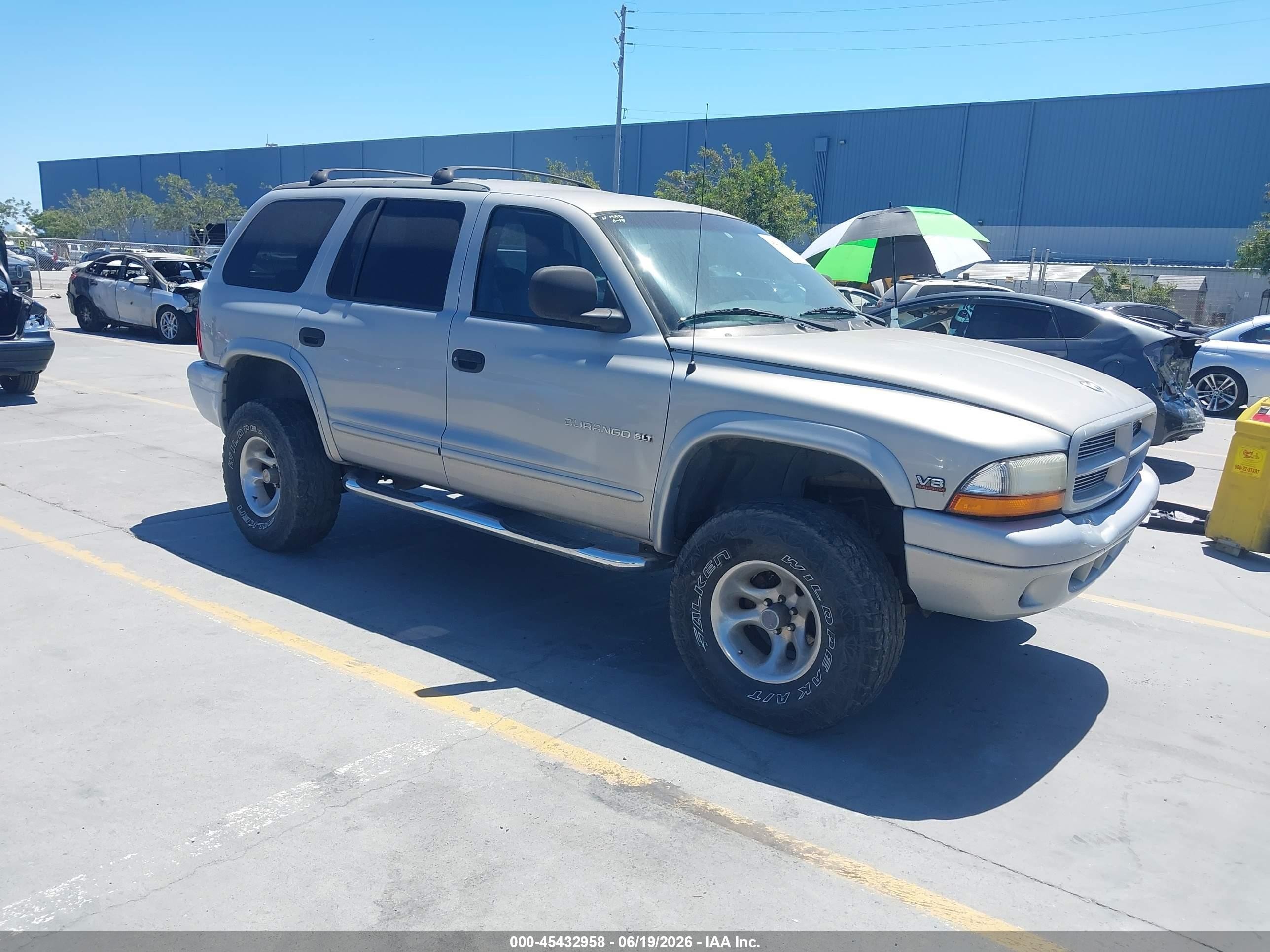 2000 Dodge Durango, VIN 1B4HS28NXYF265037 — Rear end