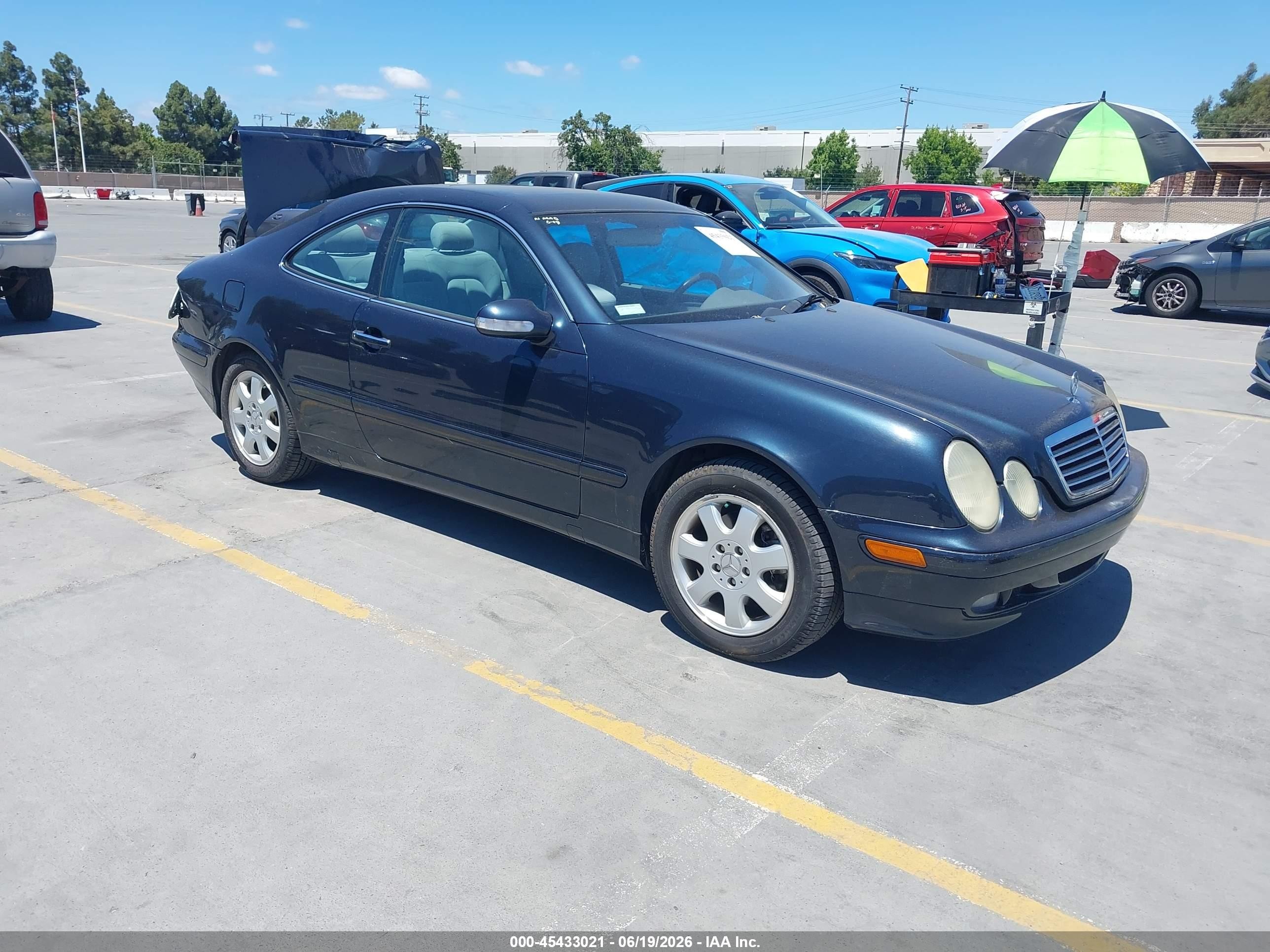 2002 Mercedes-Benz CLK 320/430, VIN WDBLJ65G72F196715 — Rear end