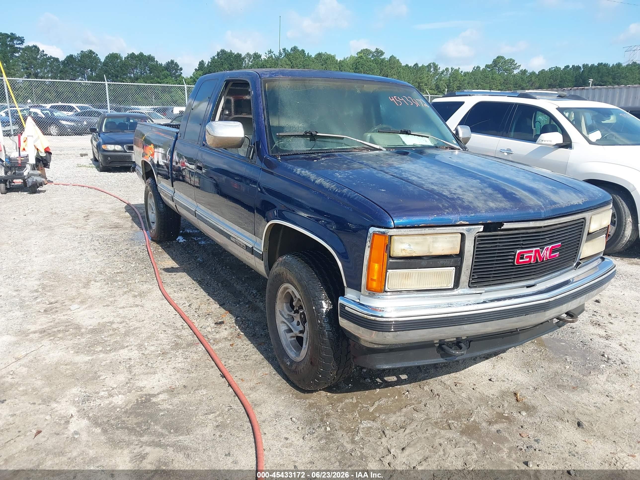 1993 GMC Sierra 1500, VIN 2GTEK19KXP1544269 — Normal wear