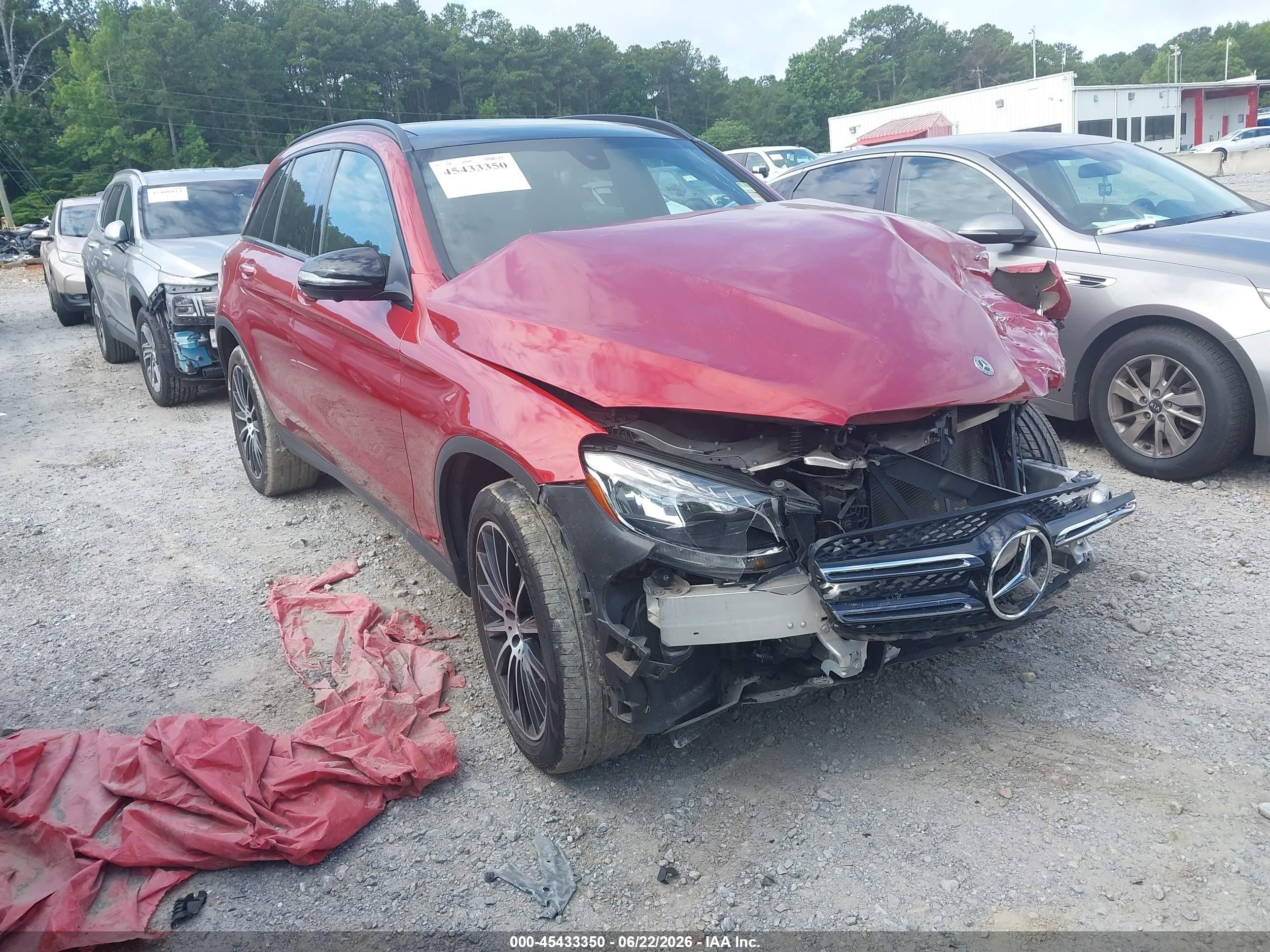 2019 Mercedes-Benz GLC 300, VIN WDC0G4JB5KV121187 — Front end