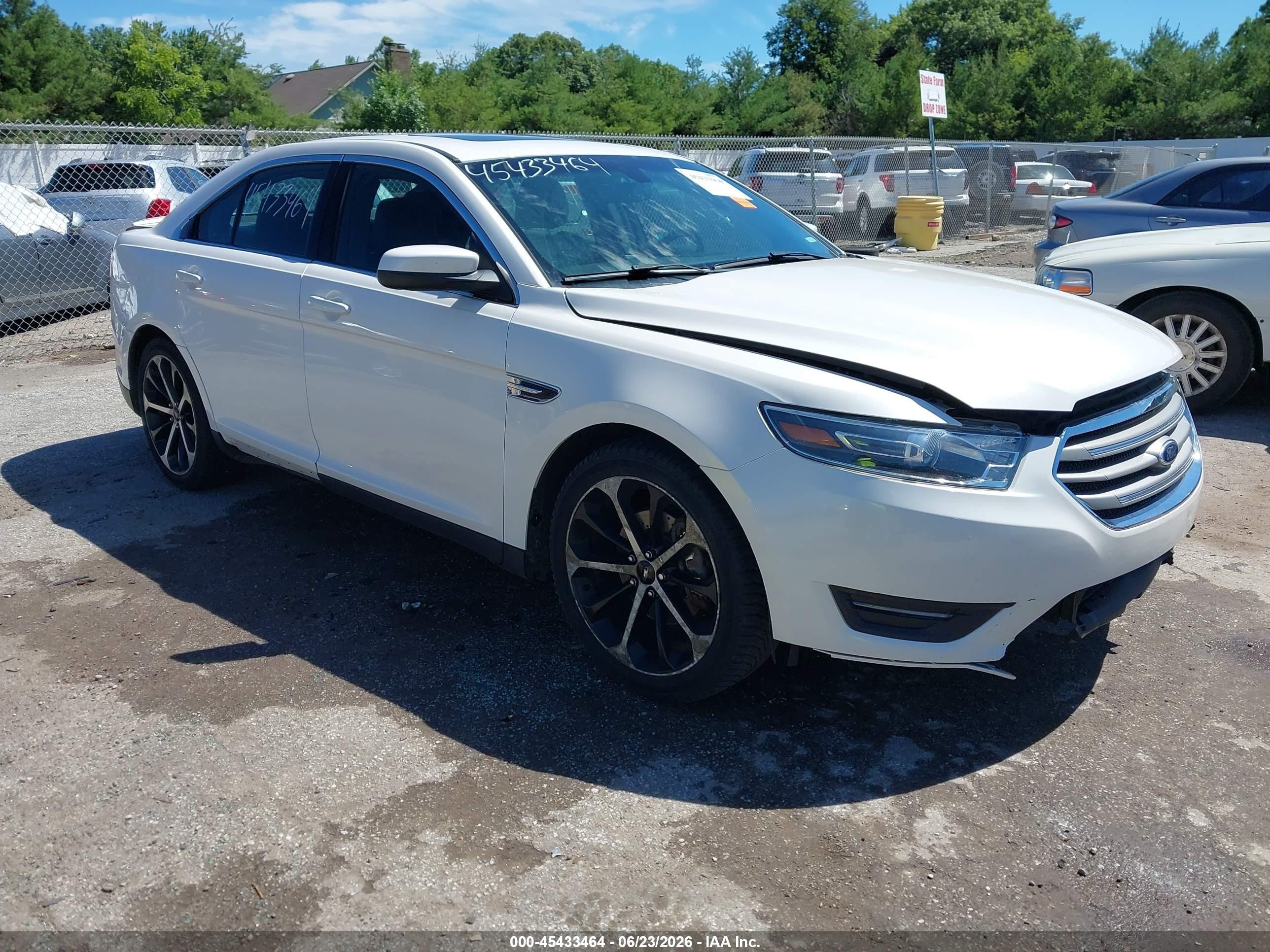 2016 Ford Taurus SEL, VIN 1FAHP2H89GG126000 — По всему кузову