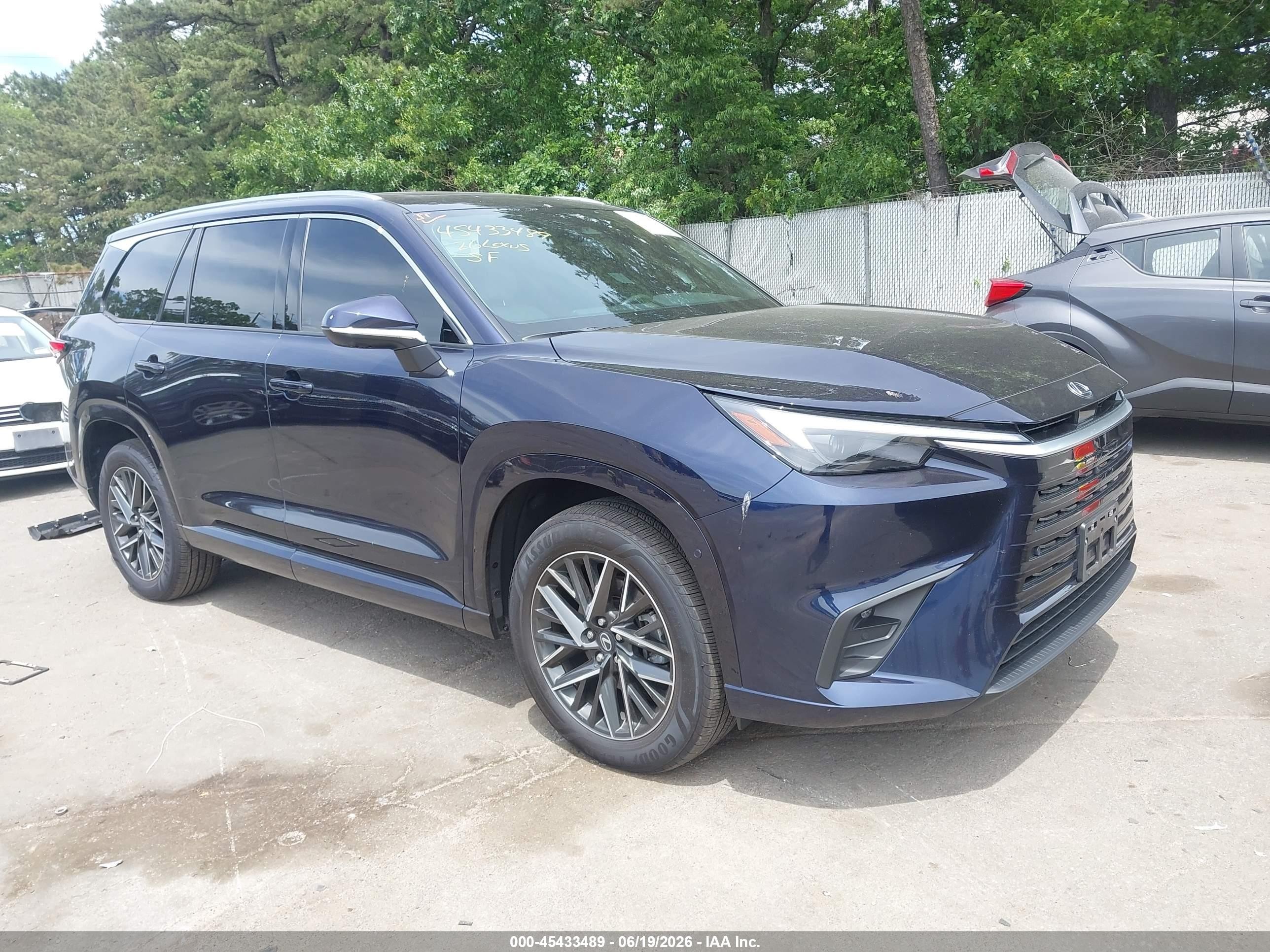 2026 Lexus TX 350 Premium, VIN 5TDAAAB62TS058511 — Бок