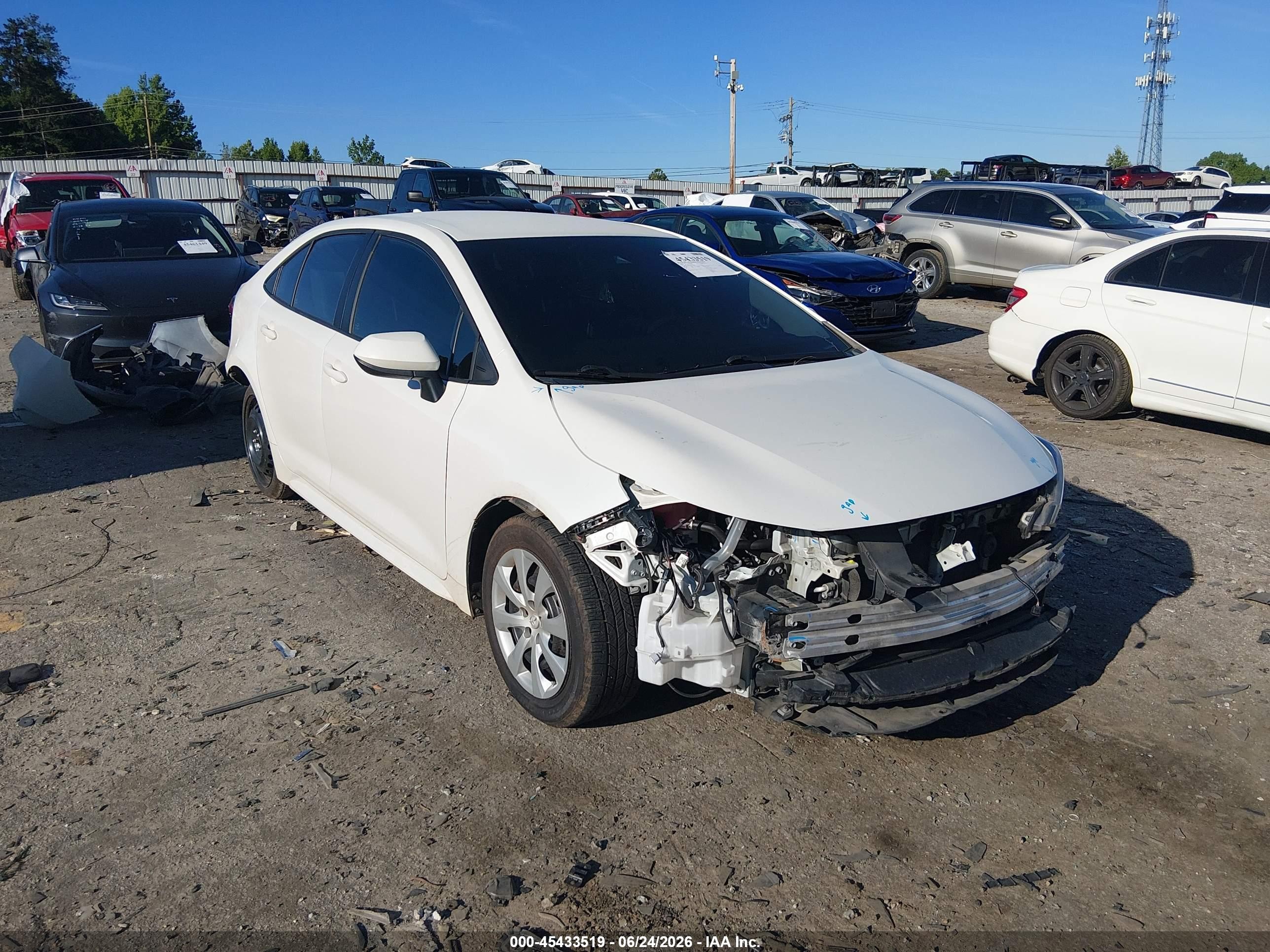 2020 Toyota Corolla LE, VIN 5YFEPRAE0LP114154 — Front end