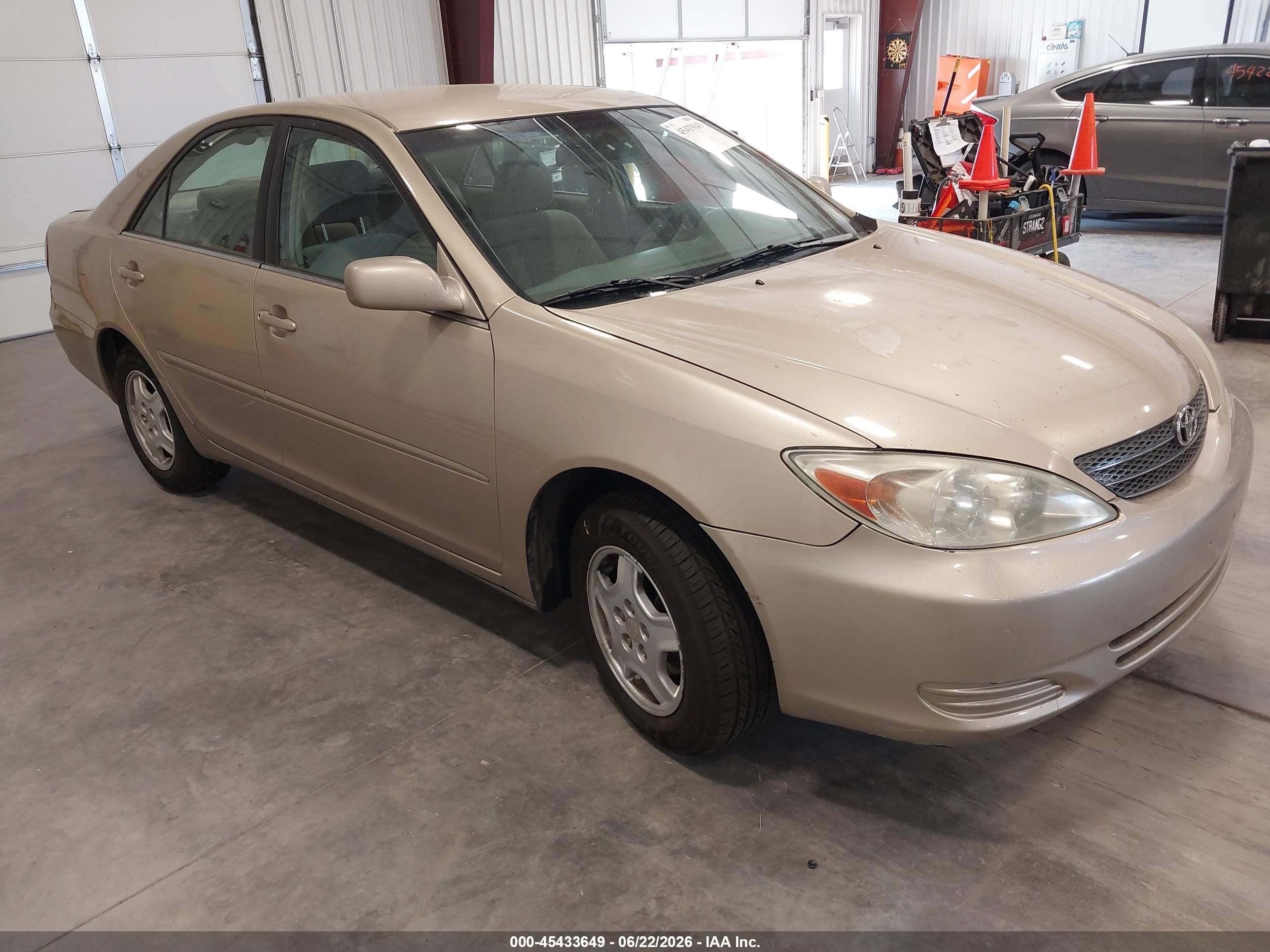 2002 Toyota Camry XLE, VIN 4T1BF32K22U522448 — Rear end