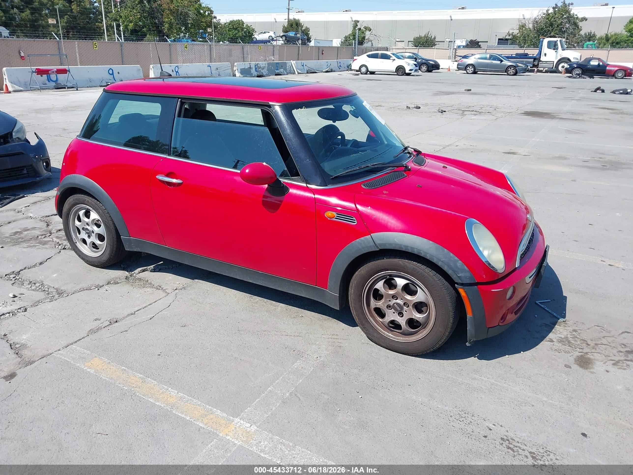 2005 MINI Hardtop, VIN WMWRC33455TJ68122 — Normal wear