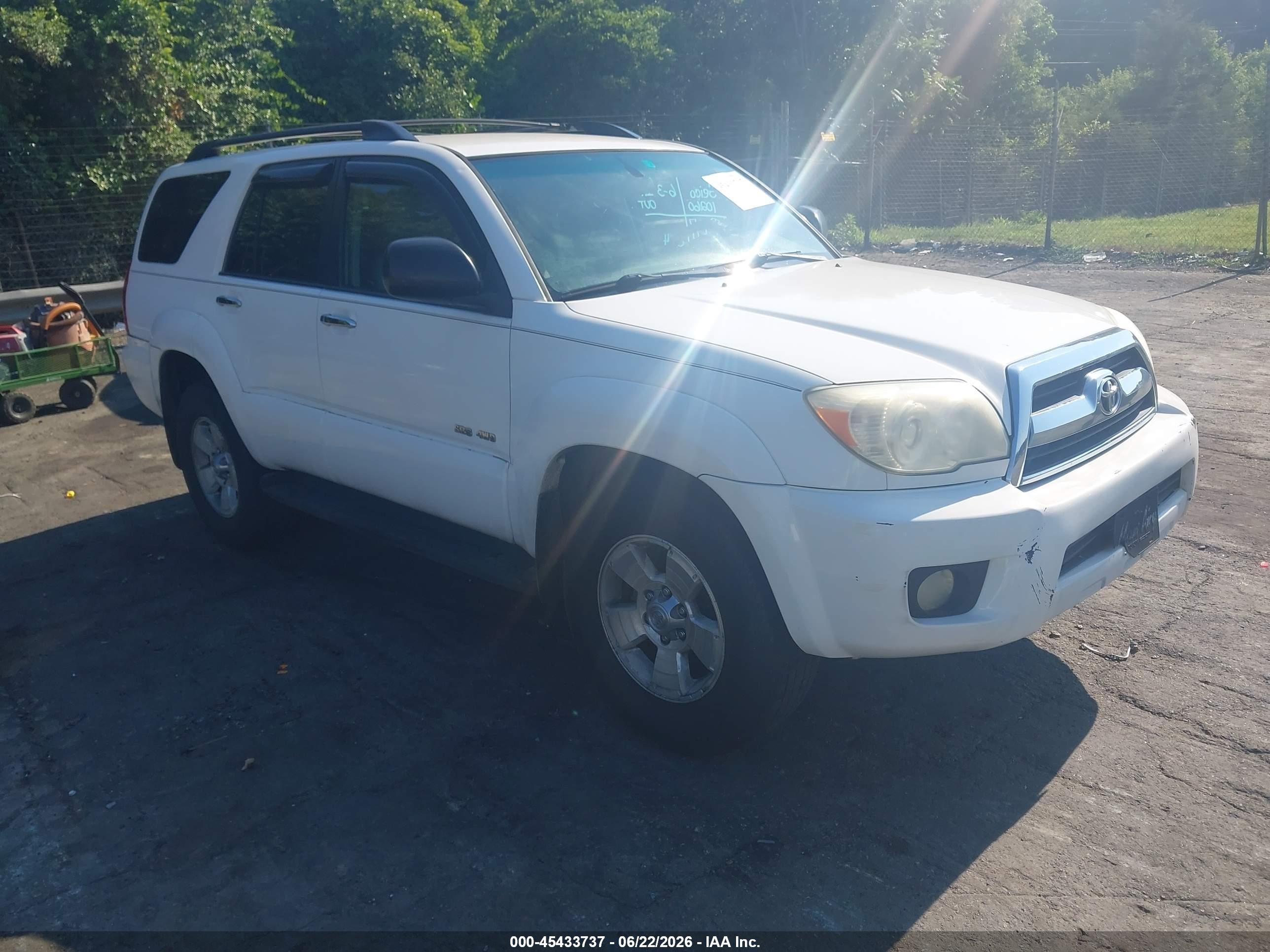 2006 Toyota 4Runner SR5, VIN JTEBU14R360099607 — Side