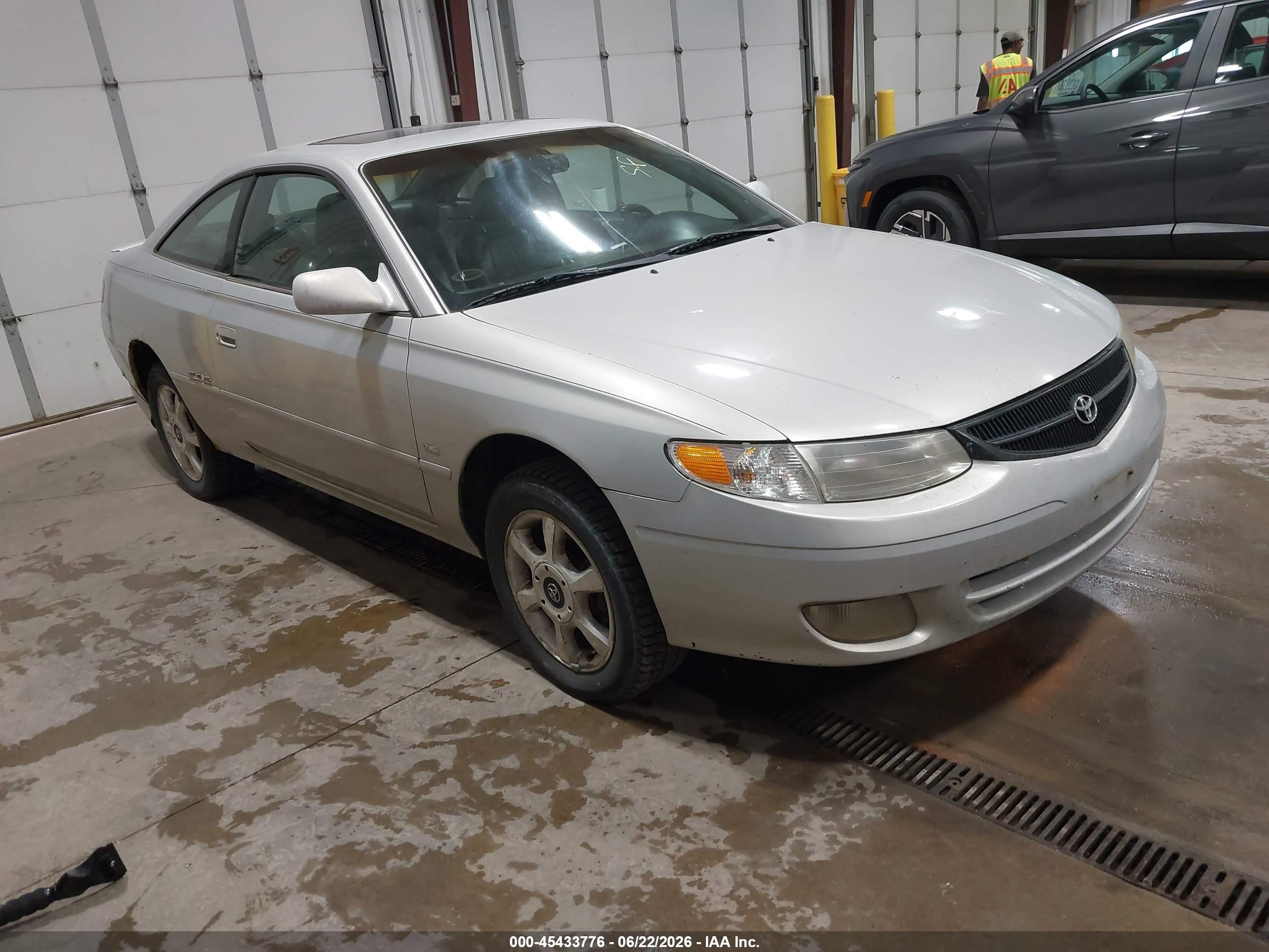 2000 Toyota Solara SLE, VIN 2T1CF22P3YC275929 — Rear end