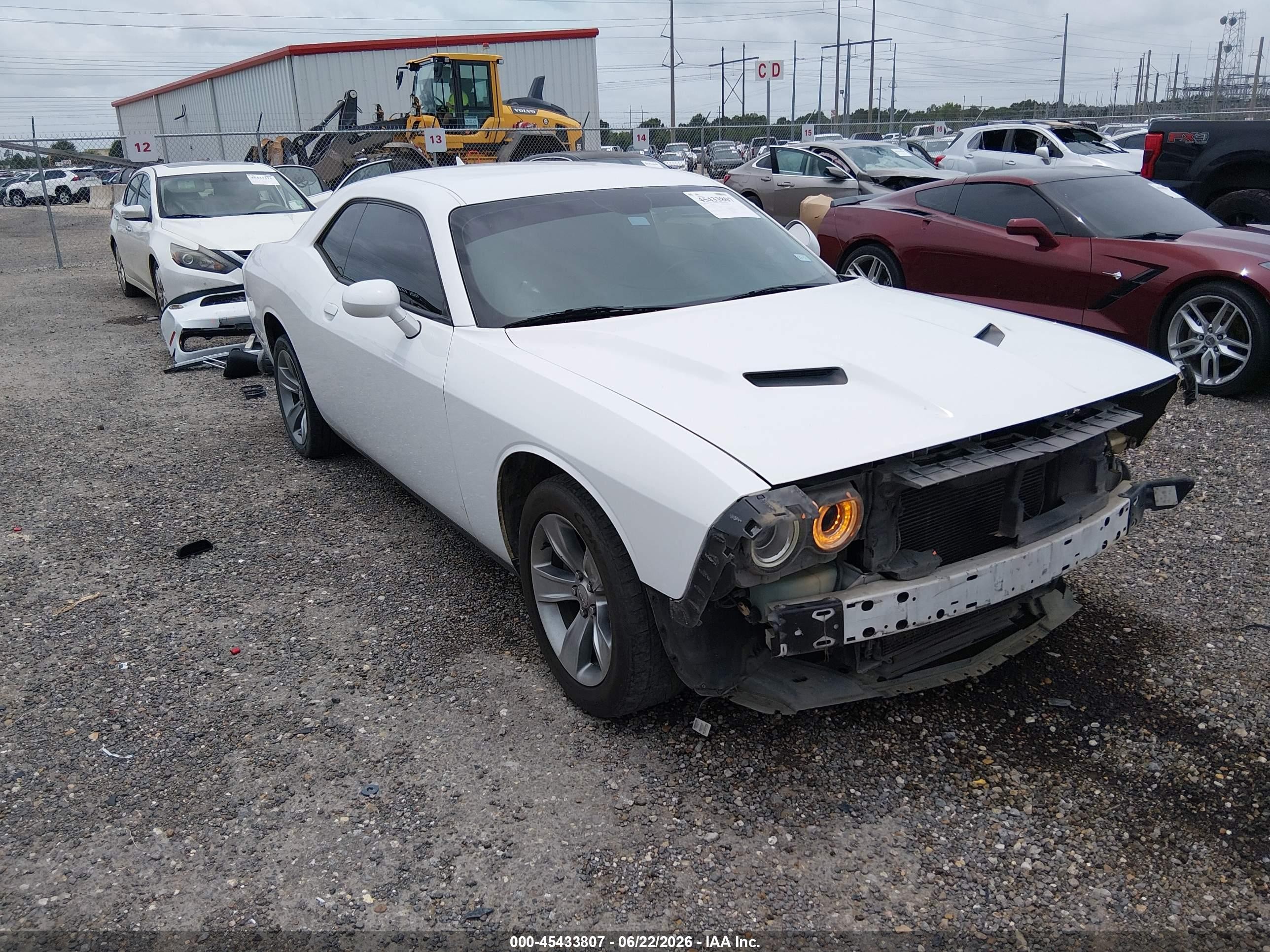 2015 Dodge Challenger SXT, VIN 2C3CDZAG4FH712277 — Front end