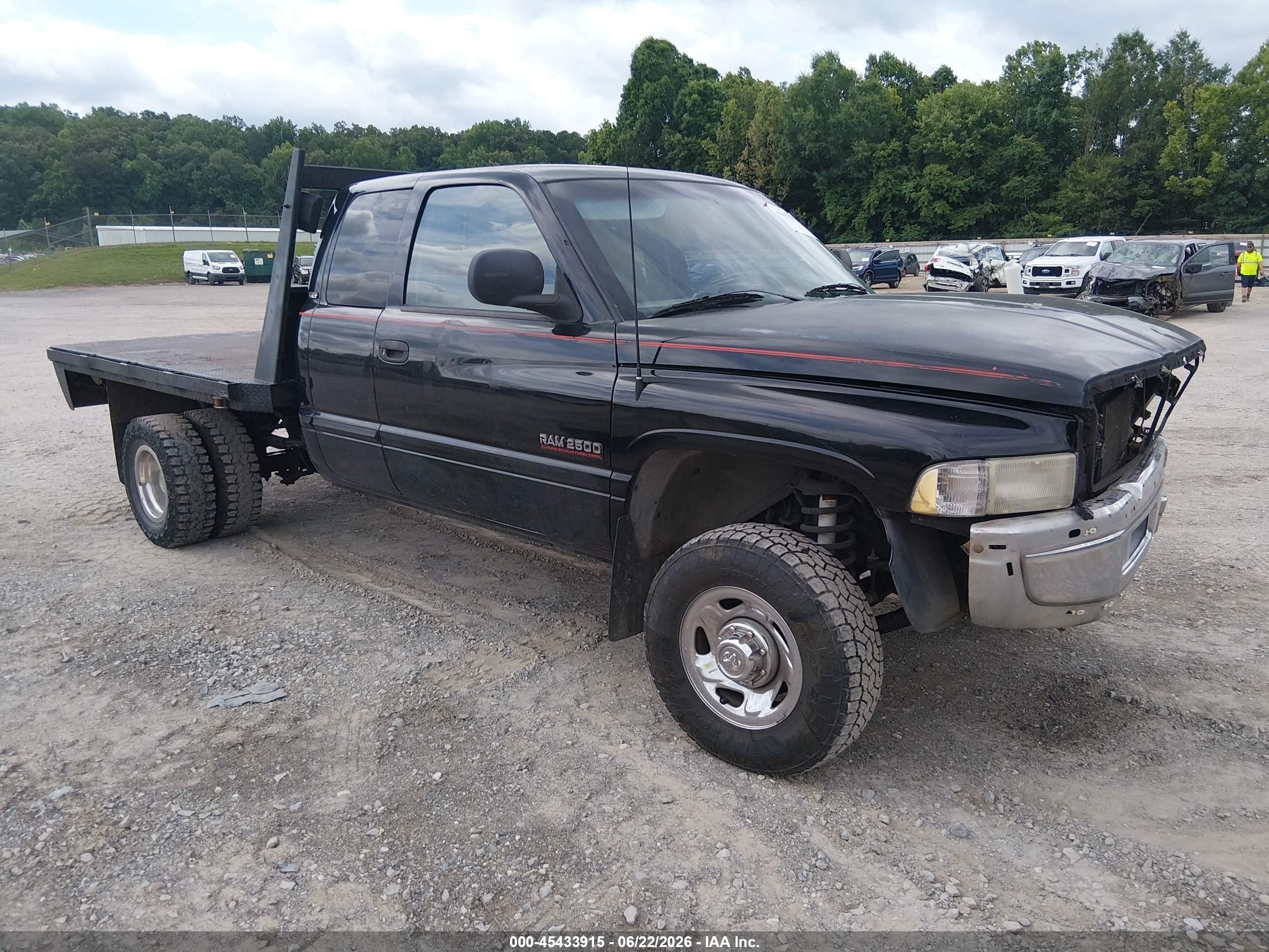 1998 Dodge 2500, VIN 1B7KF2368WJ219598 — Перед