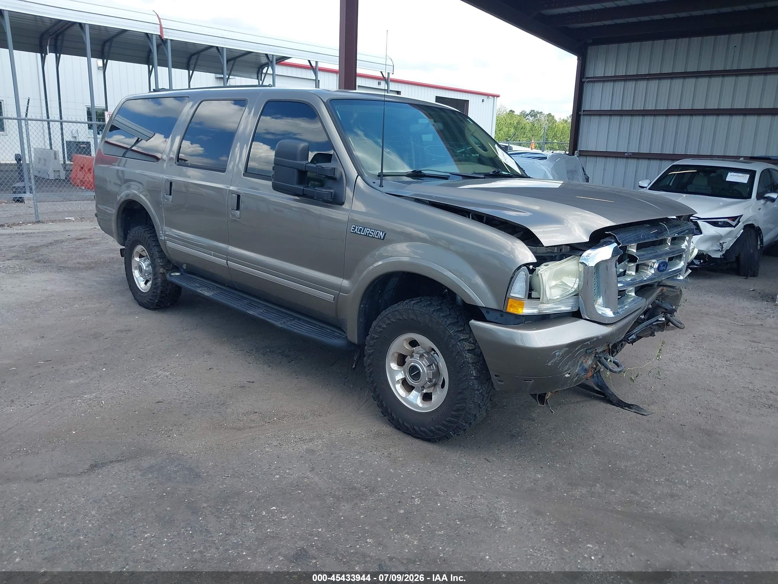 2003 Ford Excursion Limited, VIN 1FMSU43P23ED32120 — Front end