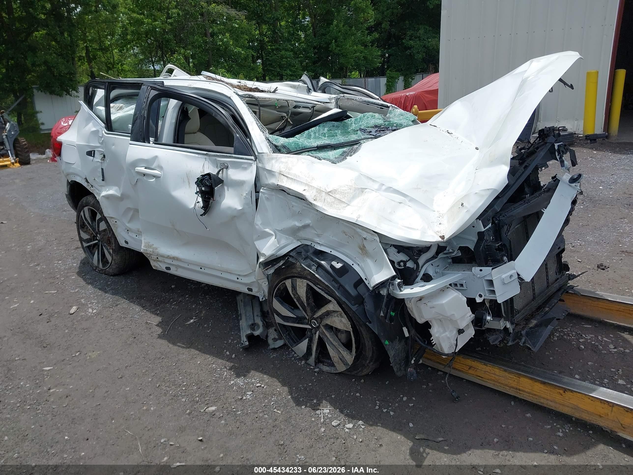 2023 Volvo XC40 Plus Bright Theme, VIN YV4L12UE7P2051602 — По всему кузову