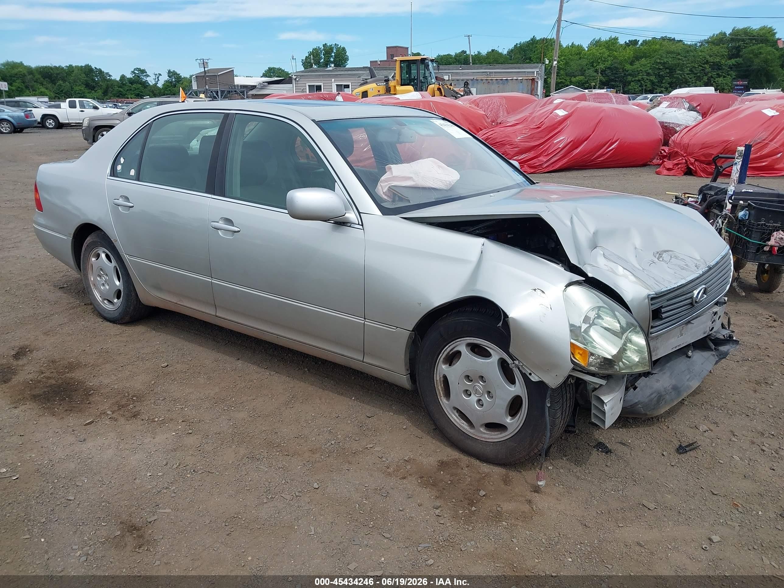 2001 Lexus LS 430, VIN JTHBN30F410021319 — Front end