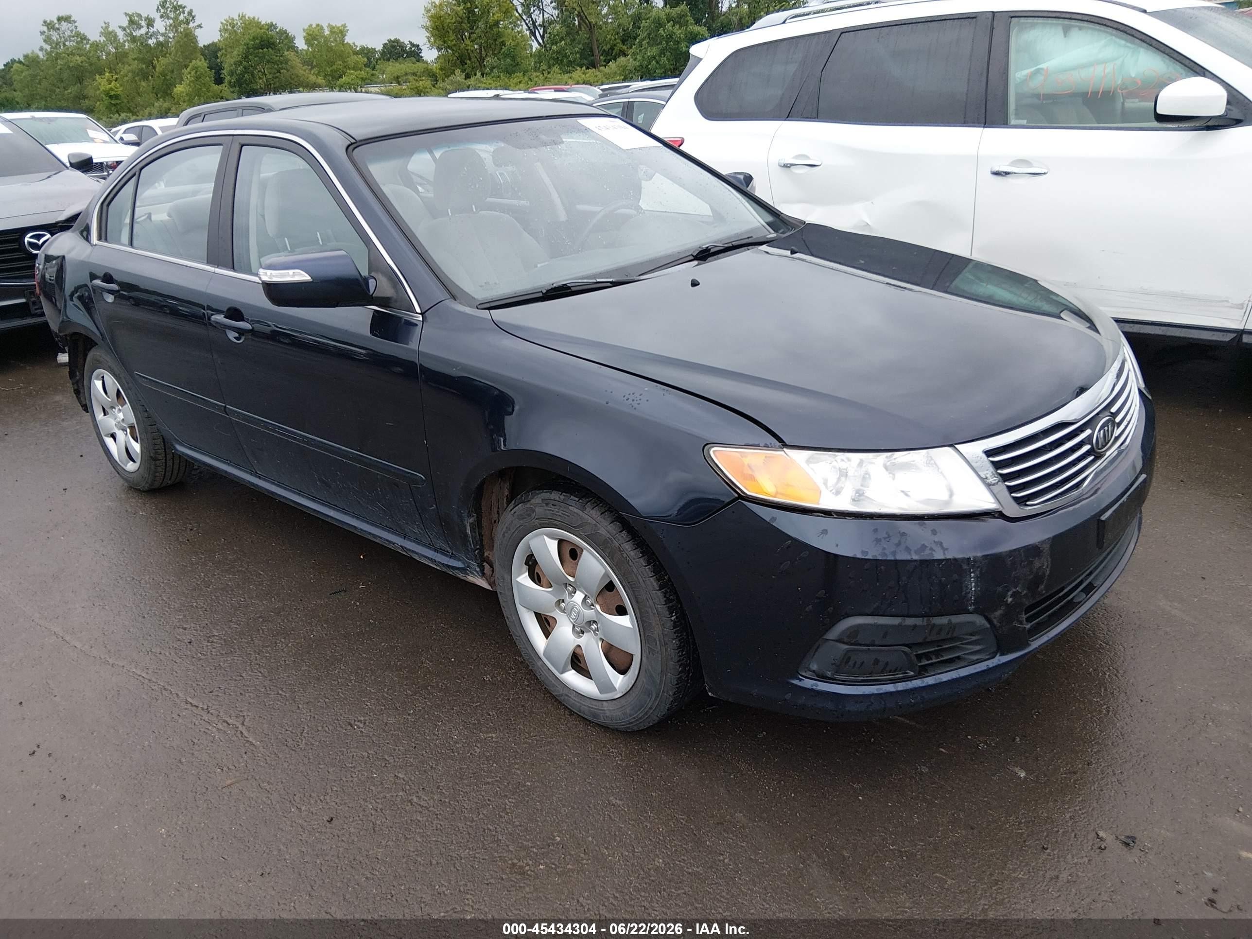 2009 Kia Optima LX, VIN KNAGE228295360270 — Зад