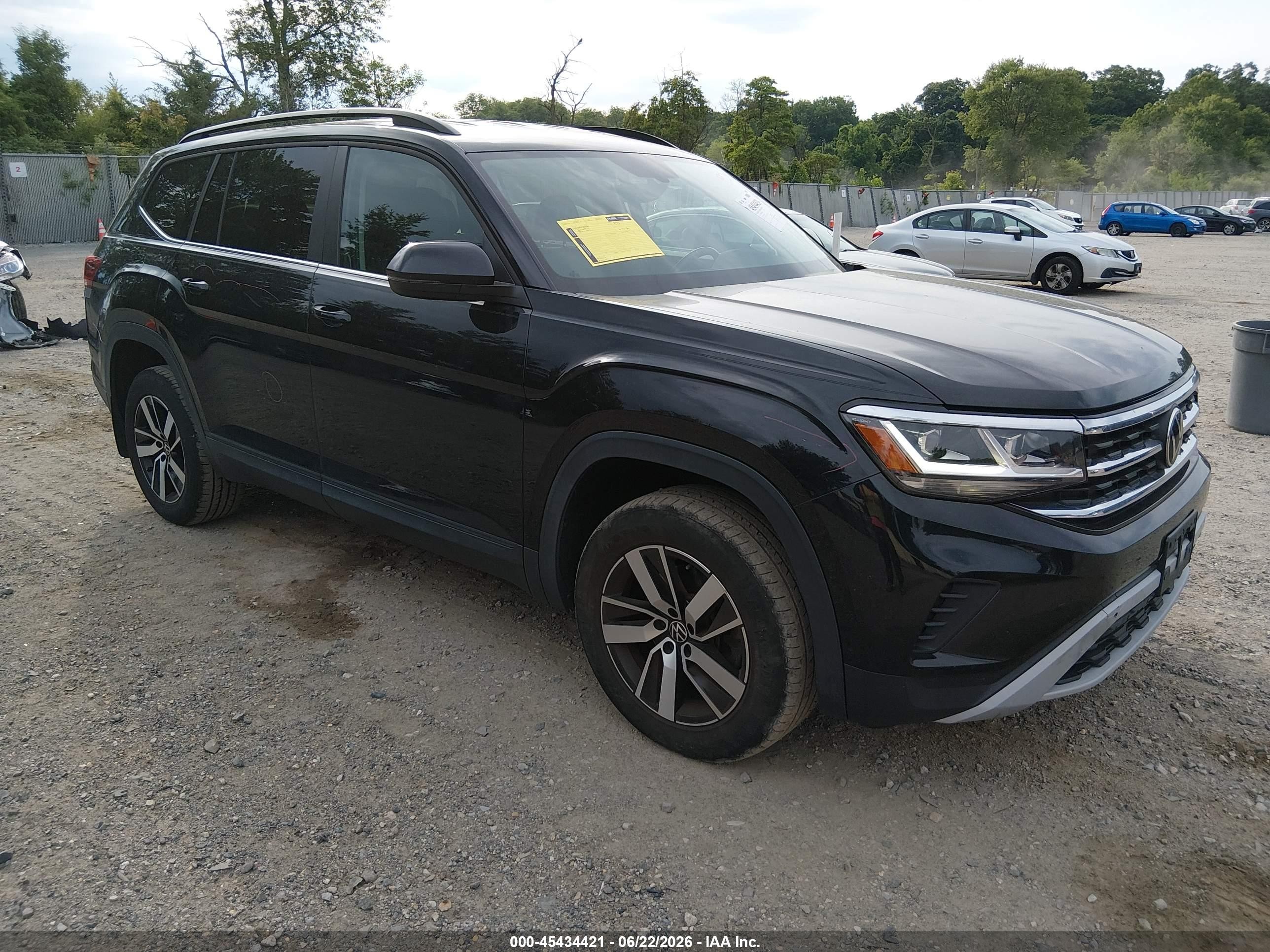 2021 Volkswagen Atlas SE, VIN 1V2LP2CA0MC513292 — Side