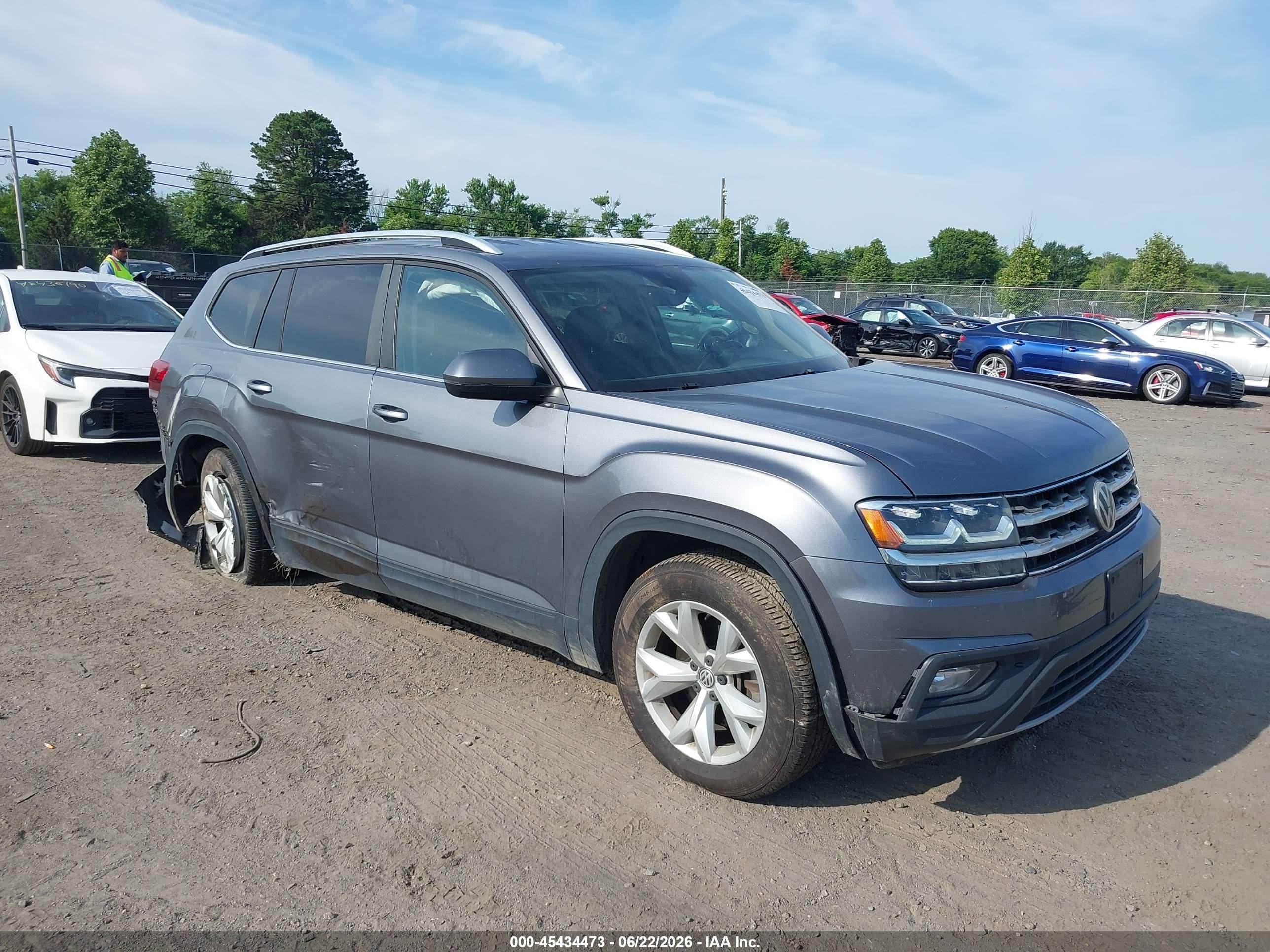 2018 Volkswagen Atlas SE, VIN 1V2DR2CA6JC590808 — Rear end