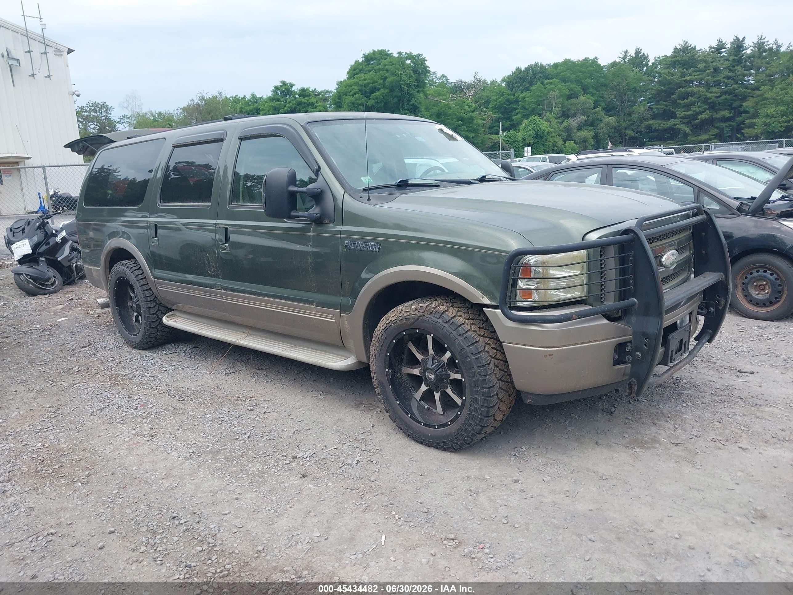 2005 Ford Excursion Eddie Bauer, VIN 1FMNU44P65ED41112 — Normal wear
