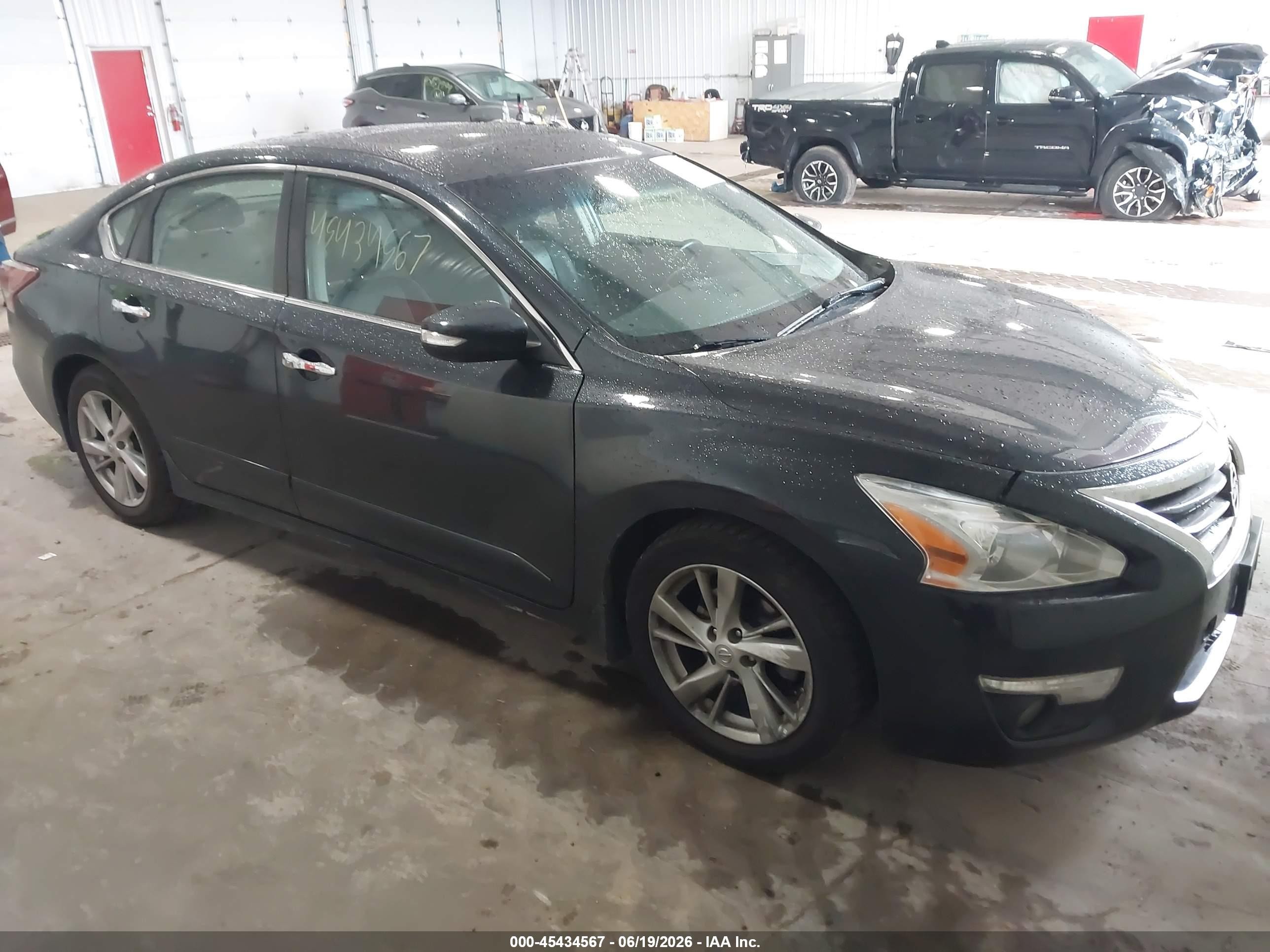 2013 Nissan Altima S, VIN 1N4AL3AP9DN555620 — Front end