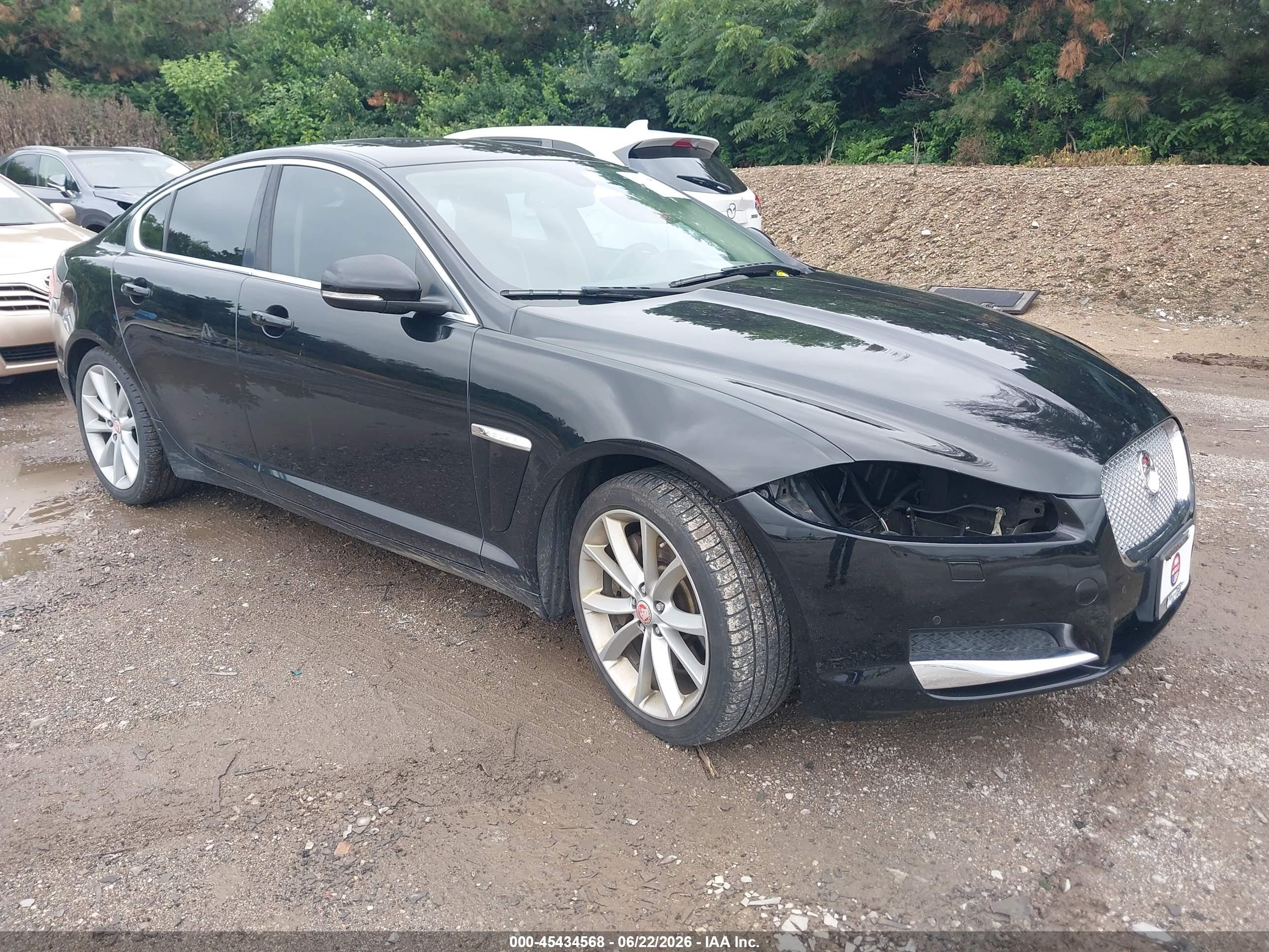 2015 Jaguar XF Portfolio, VIN SAJWJ0FF6F8U73349 — Front end