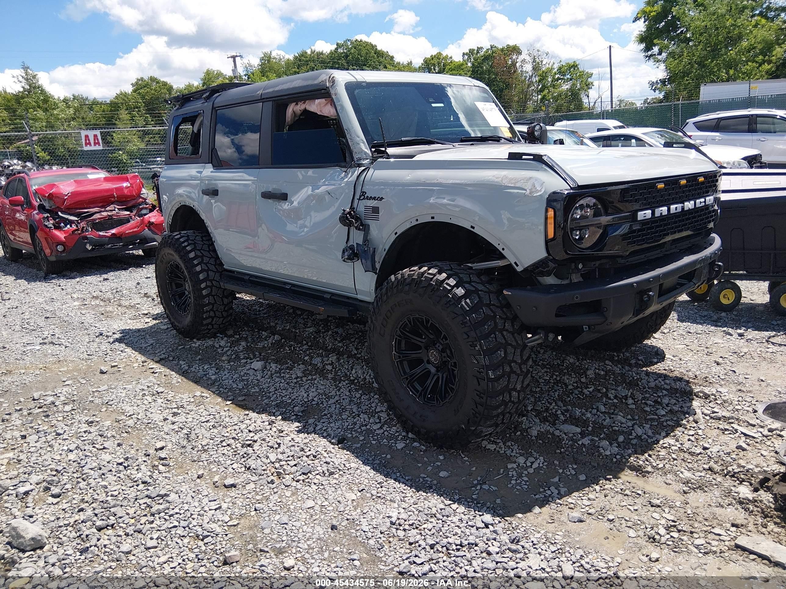 2024 Ford Bronco Badlands, VIN 1FMEE9BP8RLB32419 — Side