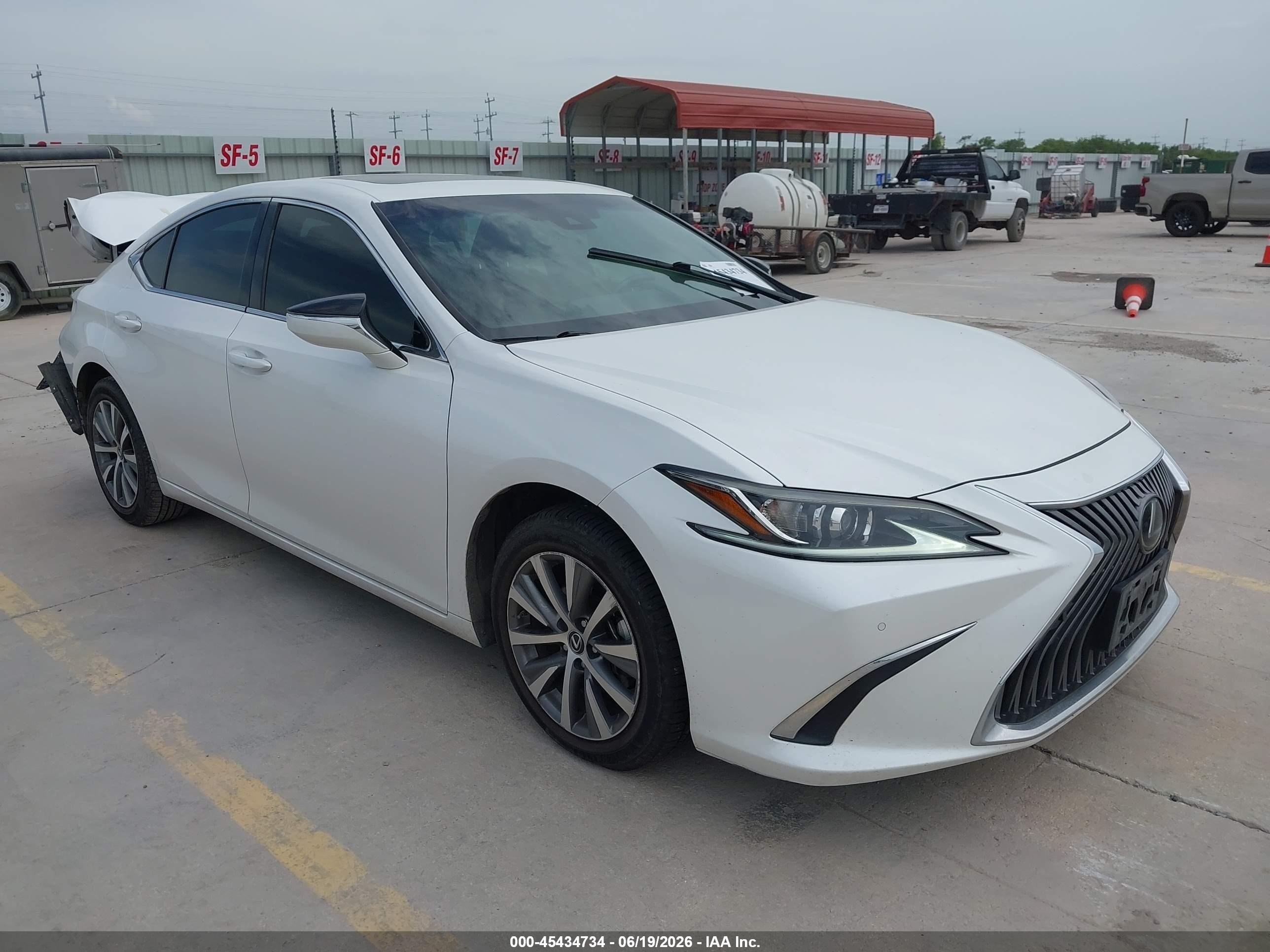 2020 Lexus ES 350, VIN 58ADZ1B13LU065042 — Rear end