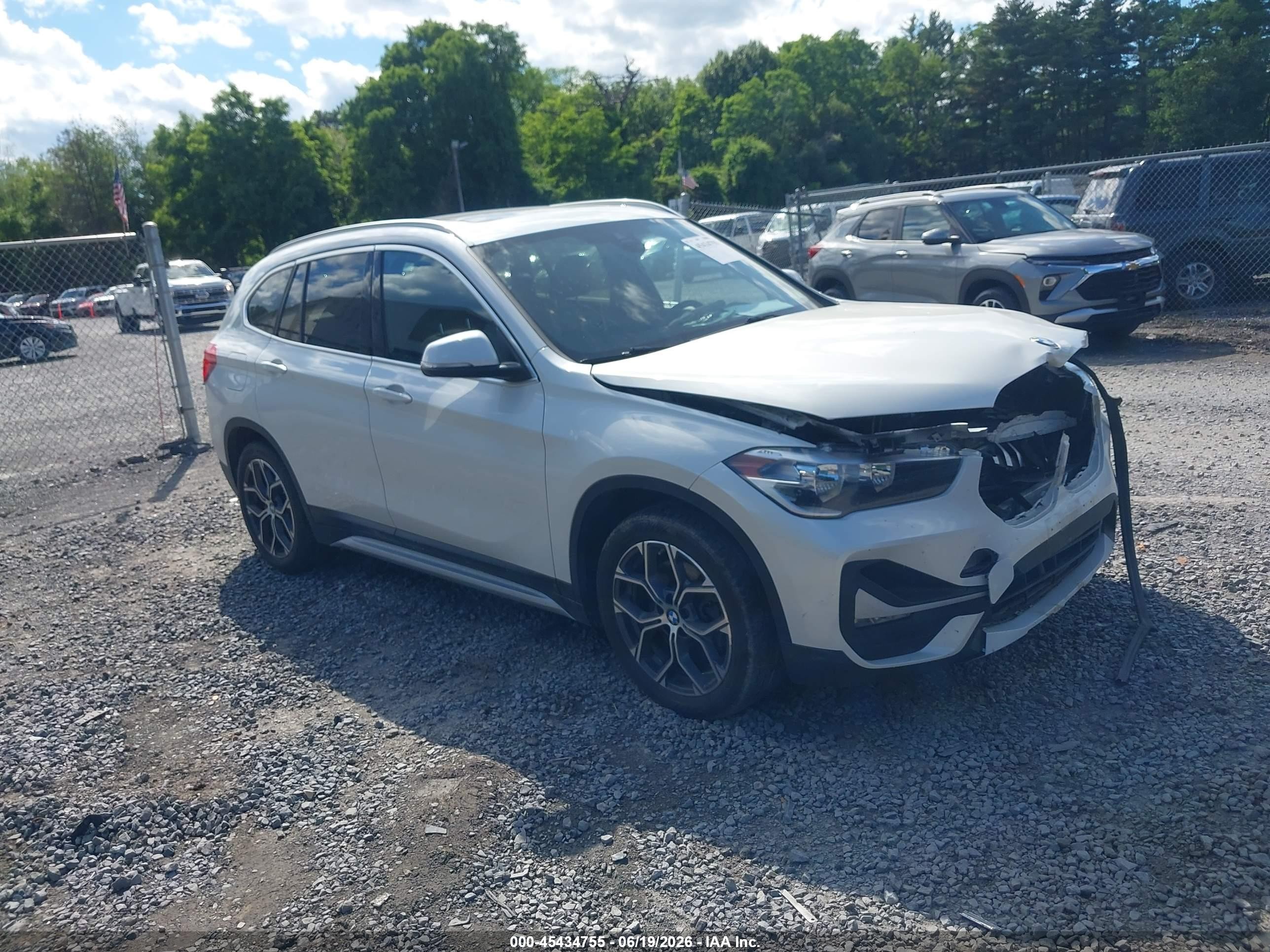 2020 BMW X1 xDrive28i, VIN WBXJG9C02L5R84939 — Front end