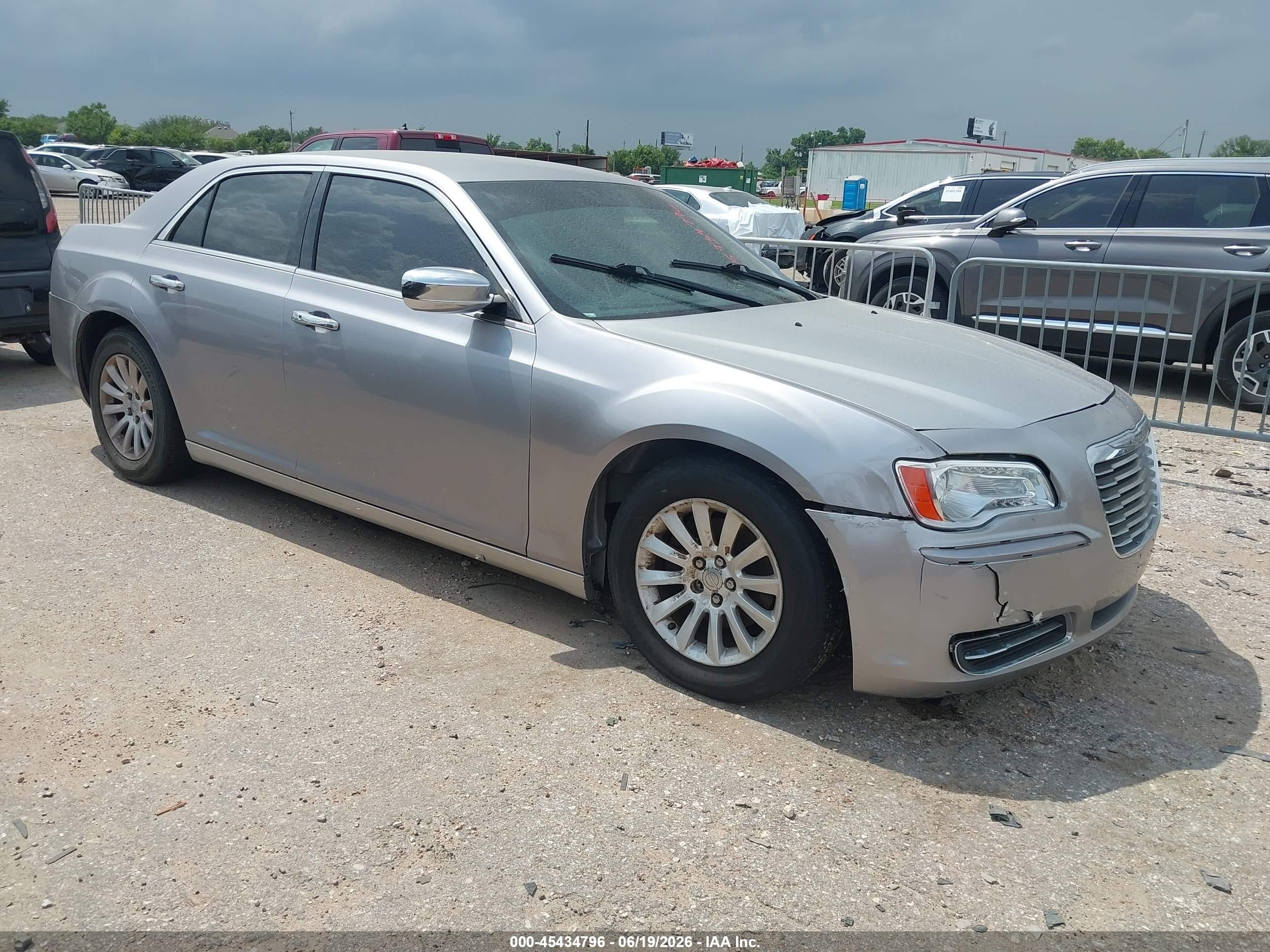 2013 Chrysler 300, VIN 2C3CCAAGXDH626361 — Фото с аукциона