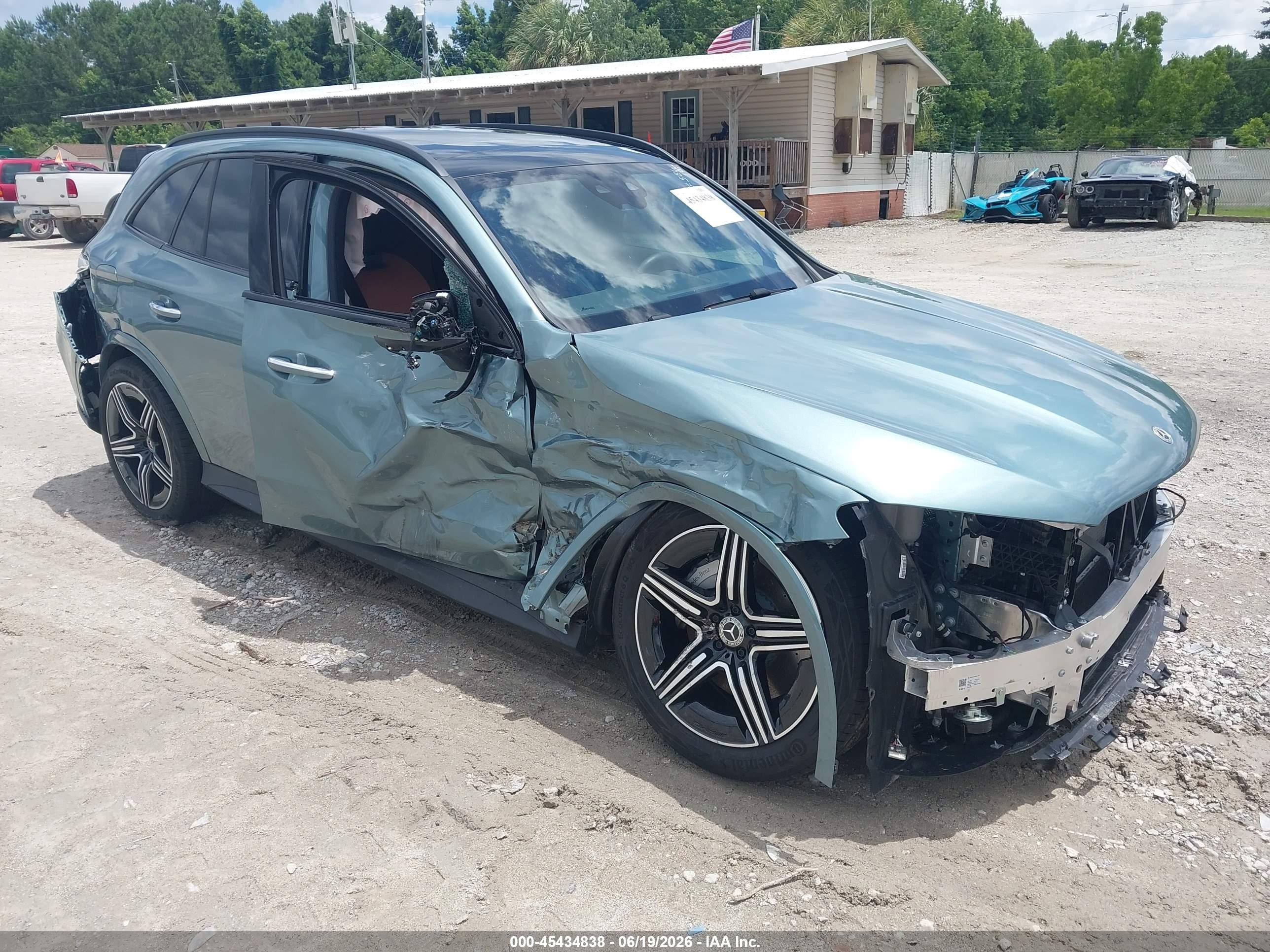 2026 Mercedes-Benz GLC 300, VIN W1NKM4GB2TU108105 — Side