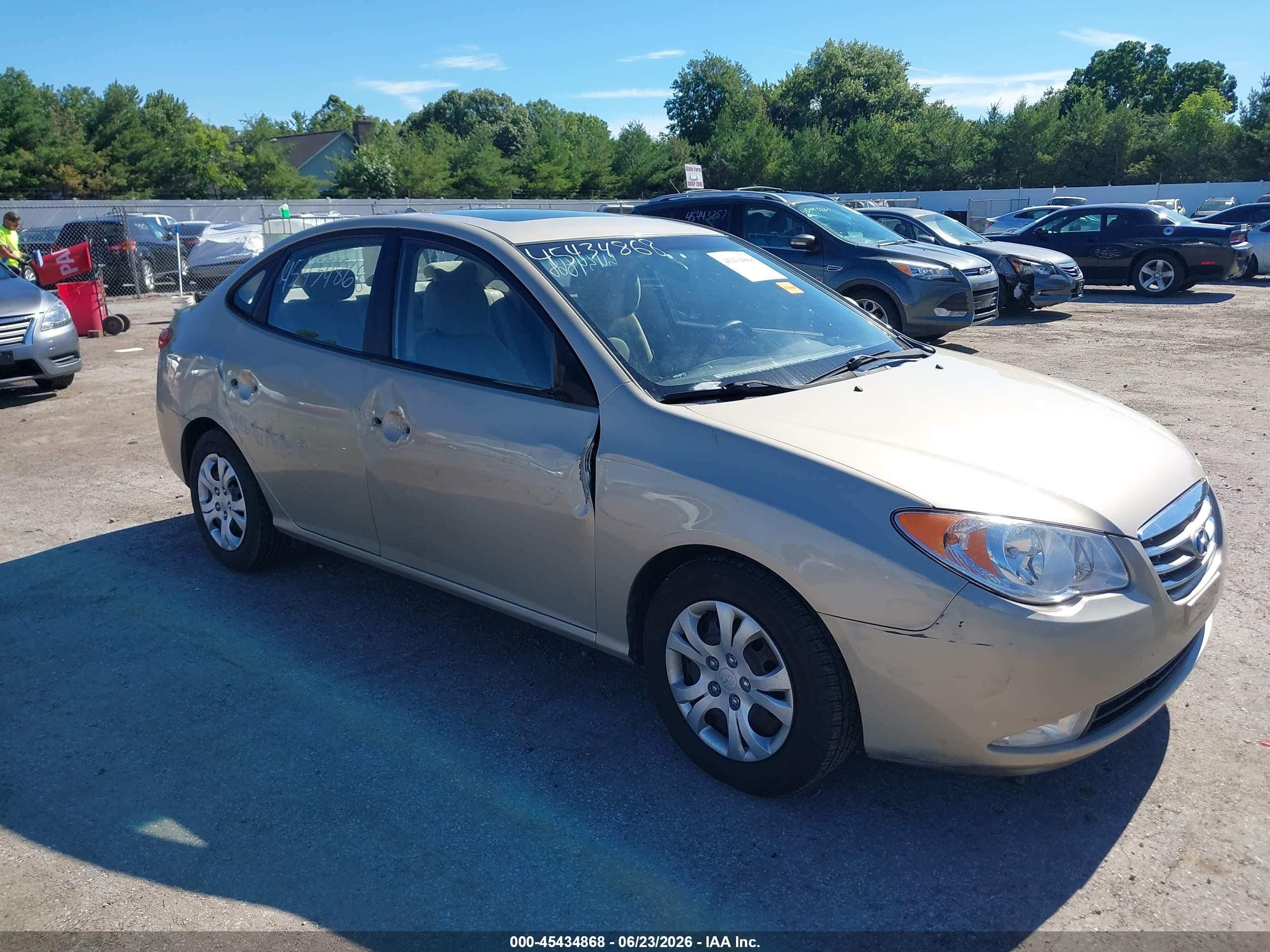 2010 Hyundai Elantra GLS, VIN KMHDU4AD7AU113030 — Side