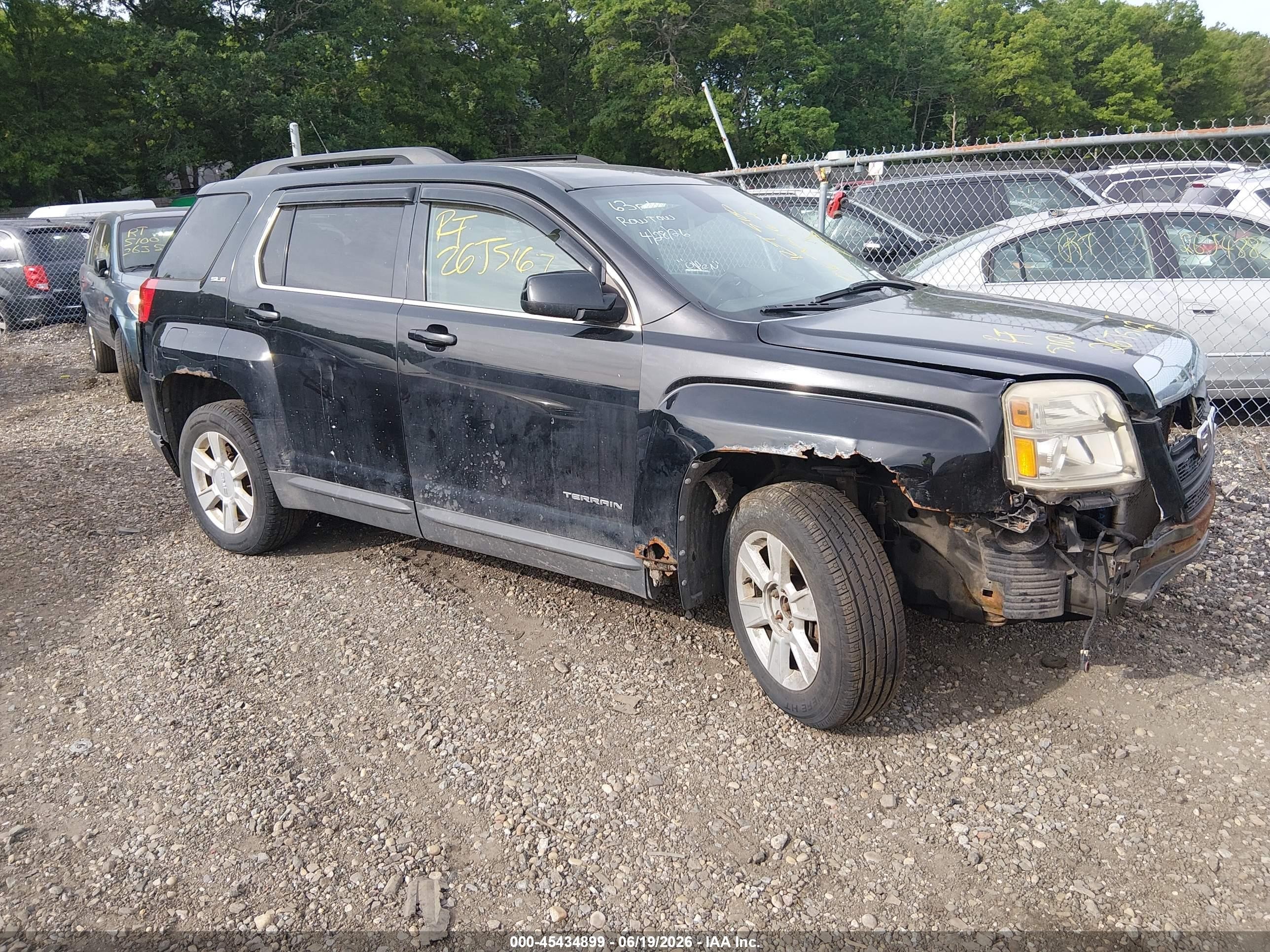 2011 GMC Terrain SLE-2, VIN 2CTFLTEC6B6300744 — Front end
