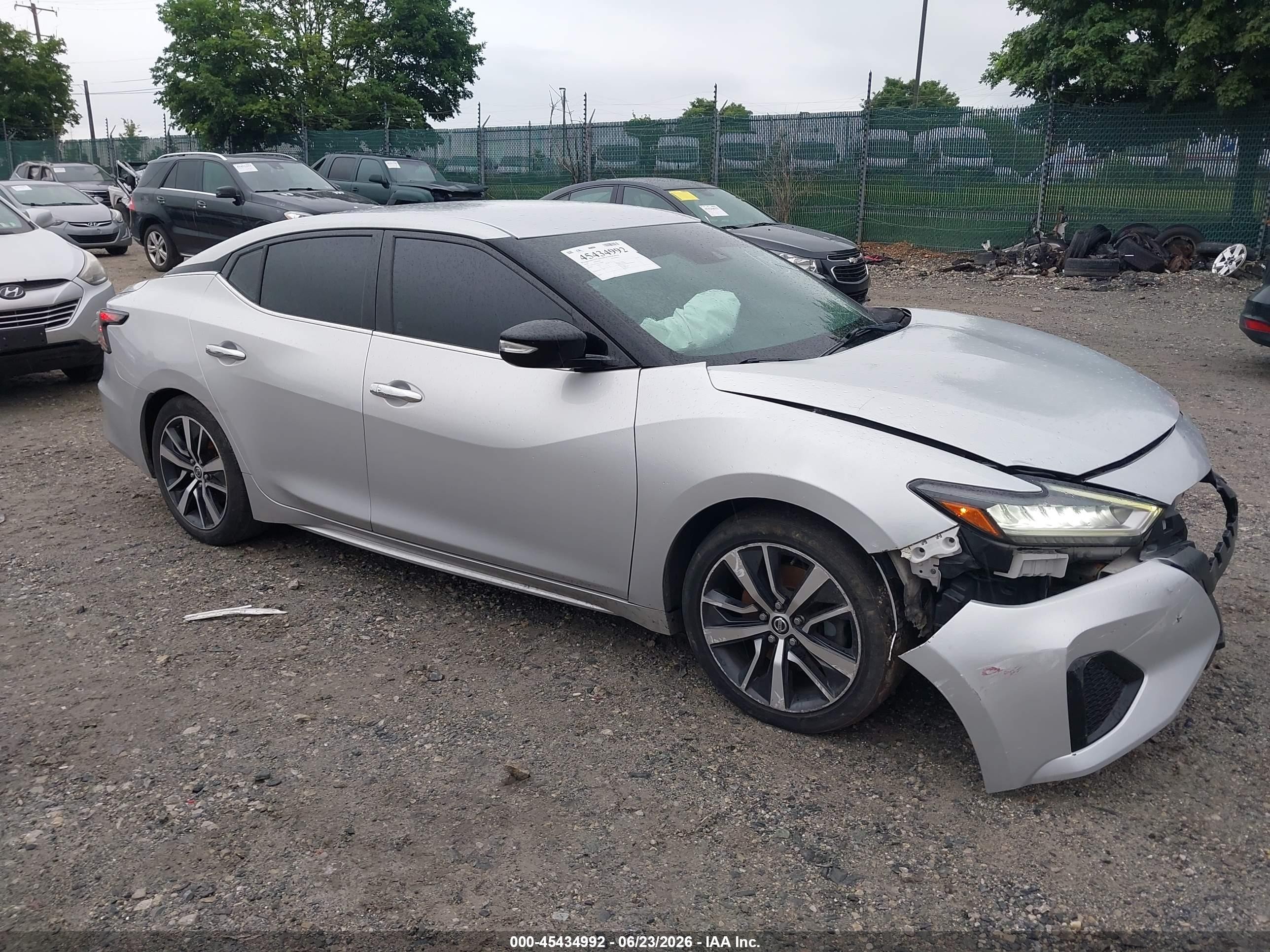 2020 Nissan Maxima SV, VIN 1N4AA6CV5LC360692 — Front end