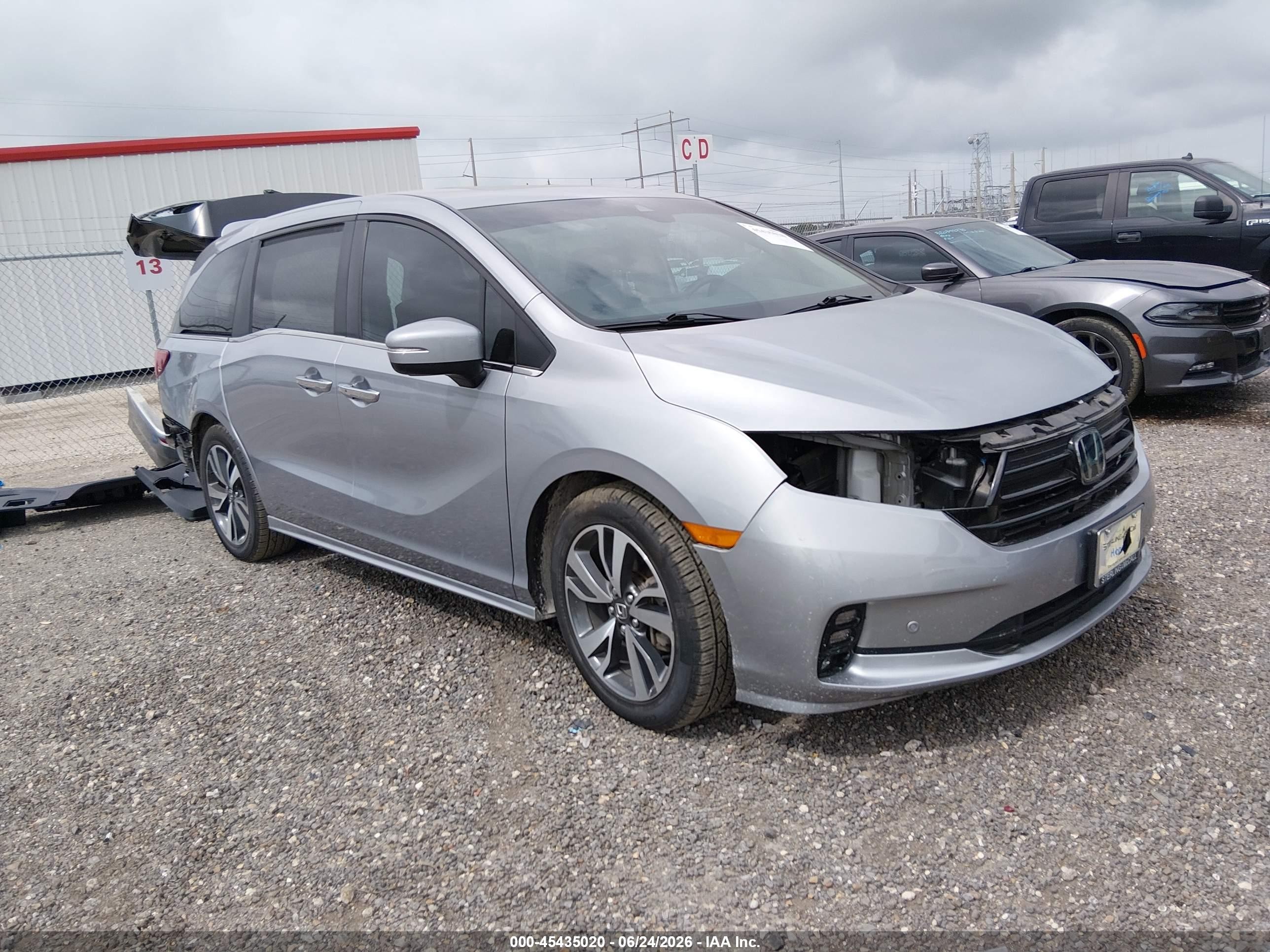 2023 Honda Odyssey Touring, VIN 5FNRL6H82PB053130 — Rear end