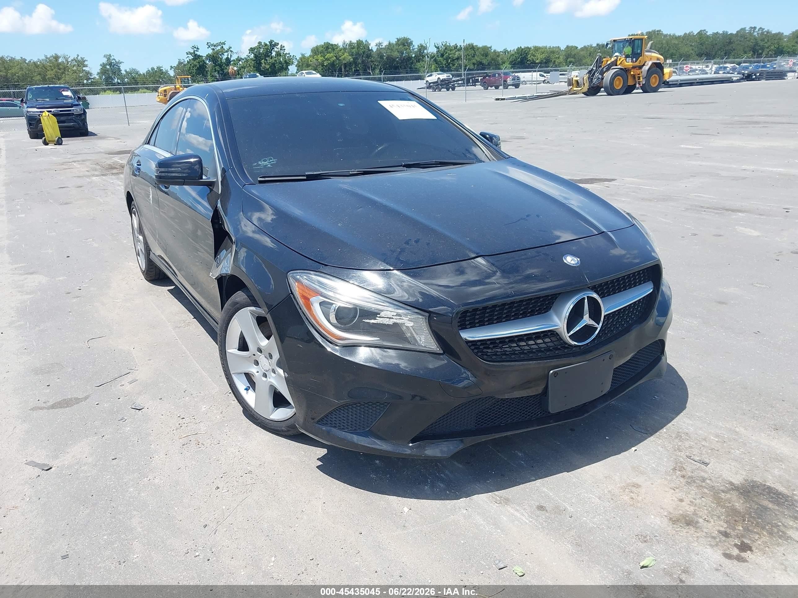 2016 Mercedes-Benz CLA 250, VIN WDDSJ4EB8GN375290 — Front end