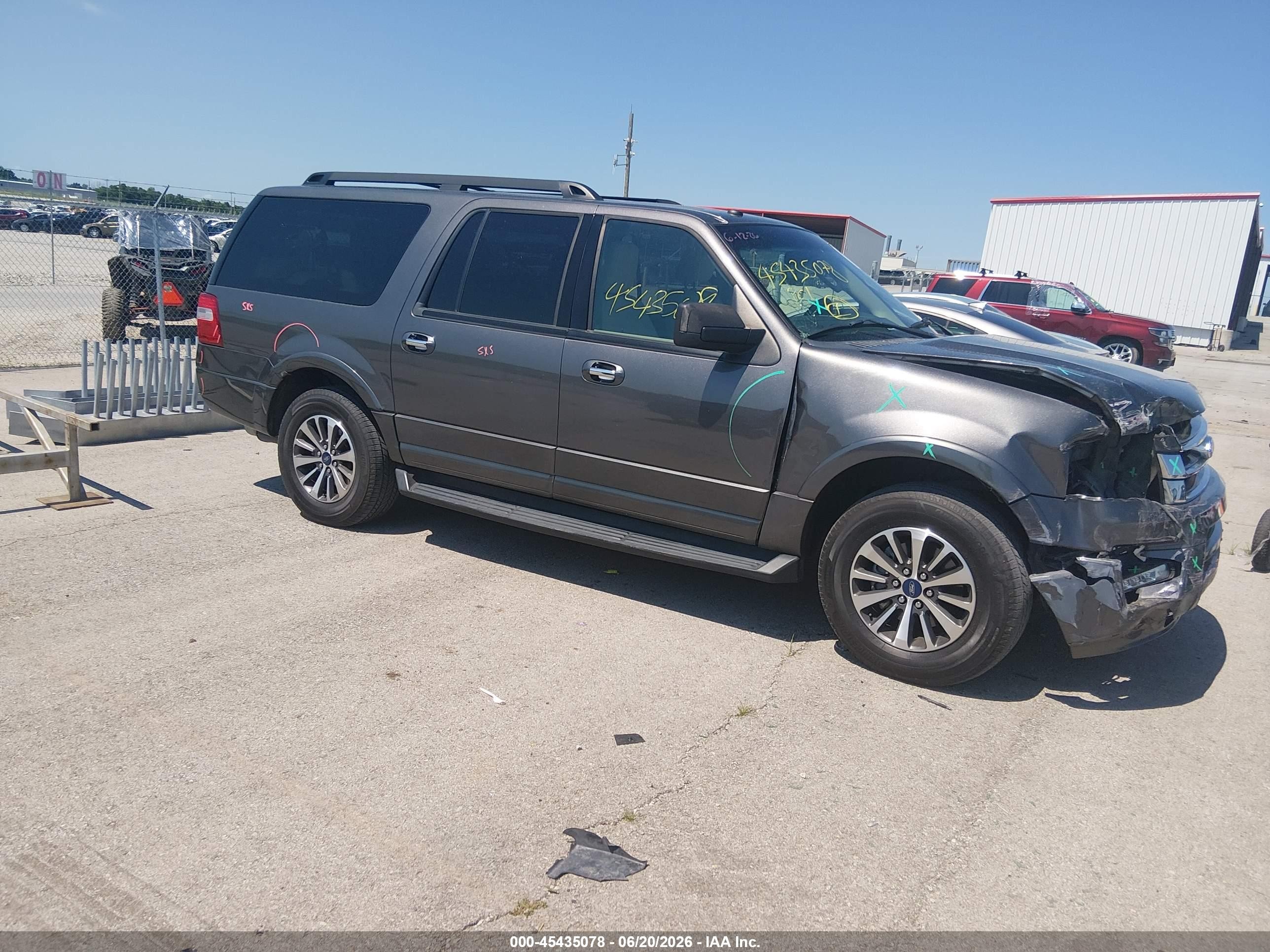 2016 Ford Expedition Max XLT, VIN 1FMJK1JT5GEF03660 — Front end