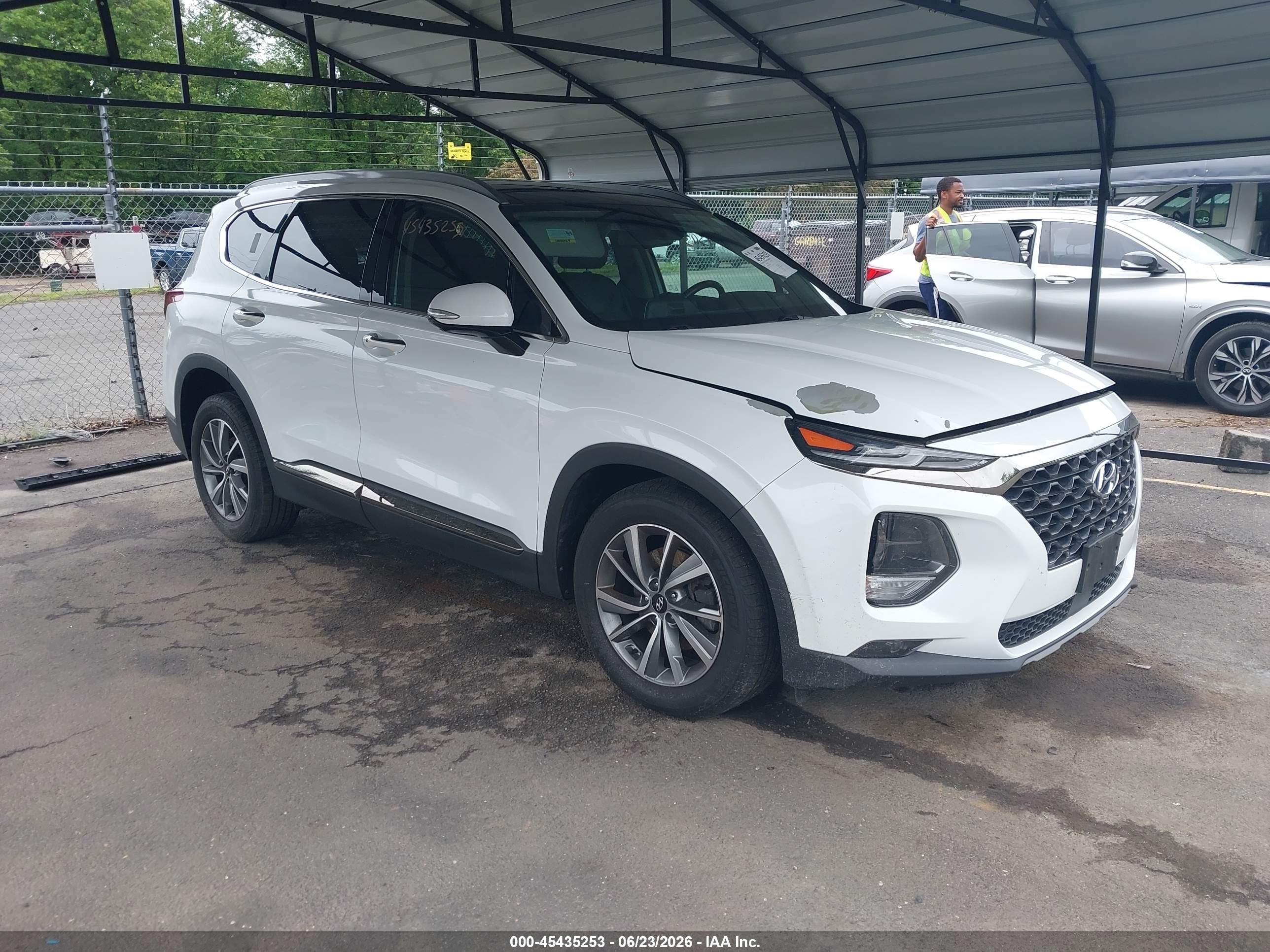 2020 Hyundai Santa Fe Limited, VIN 5NMS5CAD6LH146310 — Front end