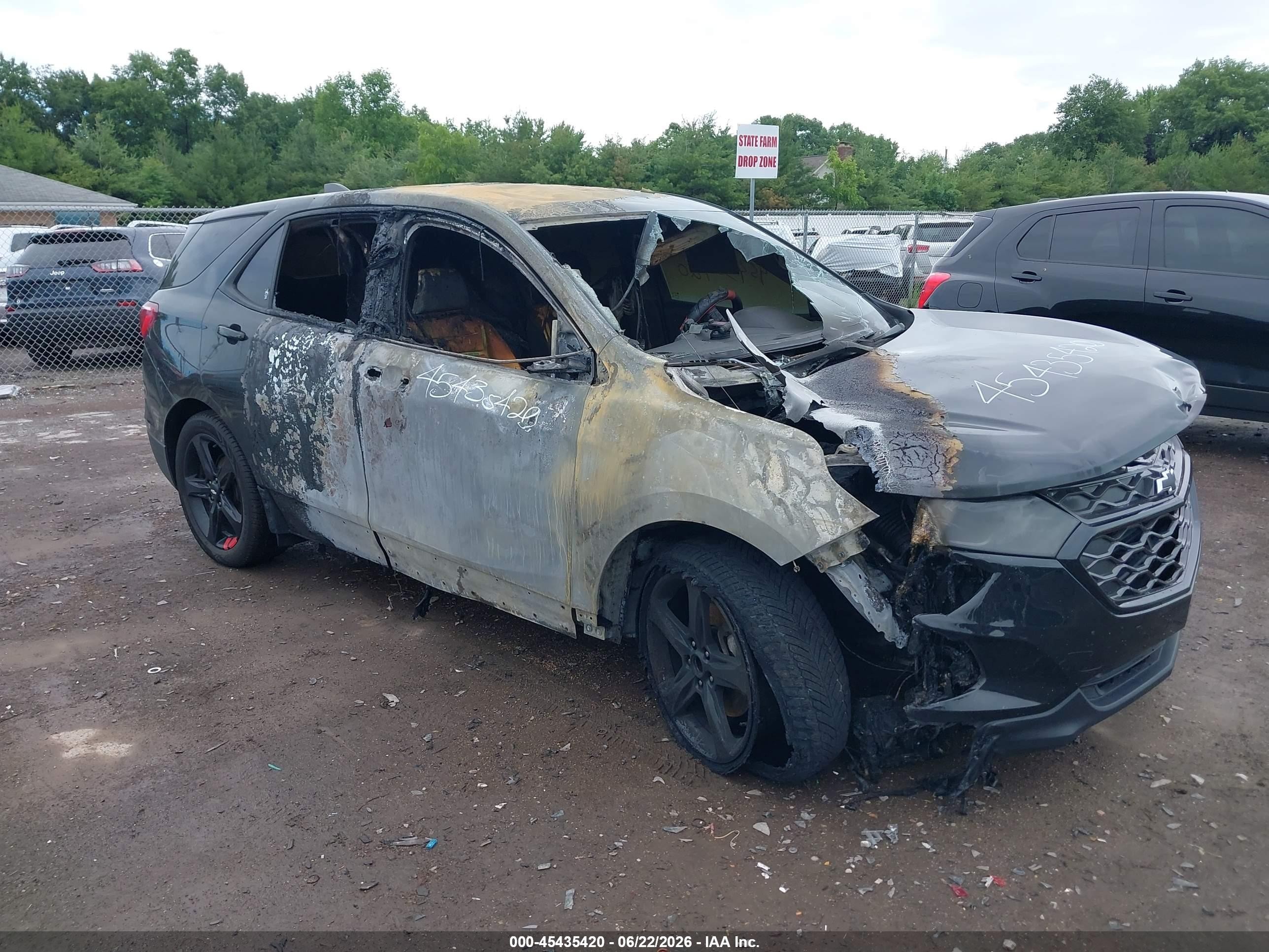2020 Chevrolet Equinox LT, VIN 2GNAXLEX6L6119021 — Engine fire