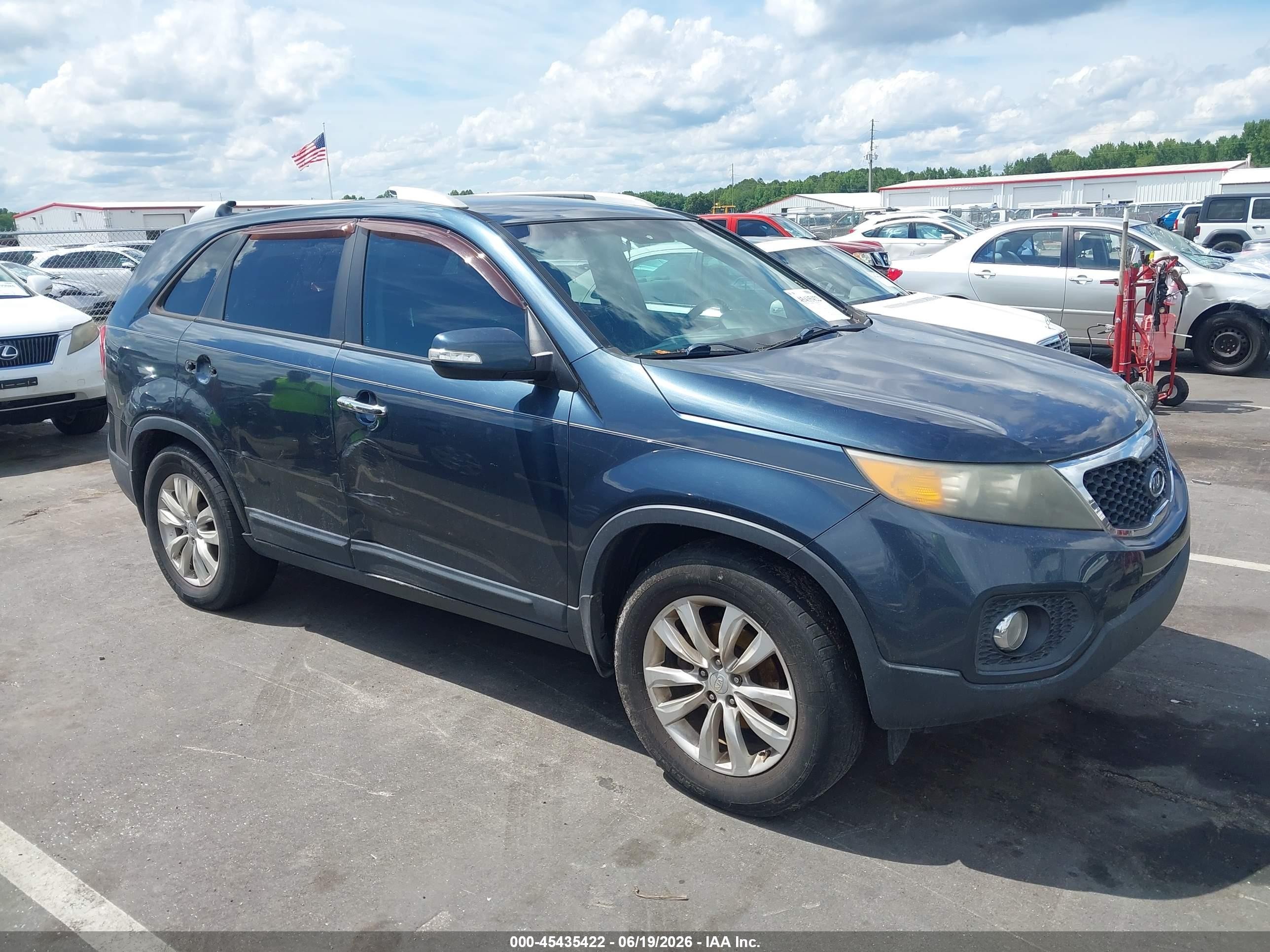 2011 Kia Sorento LX, VIN 5XYKT4A26BG148237 — Side