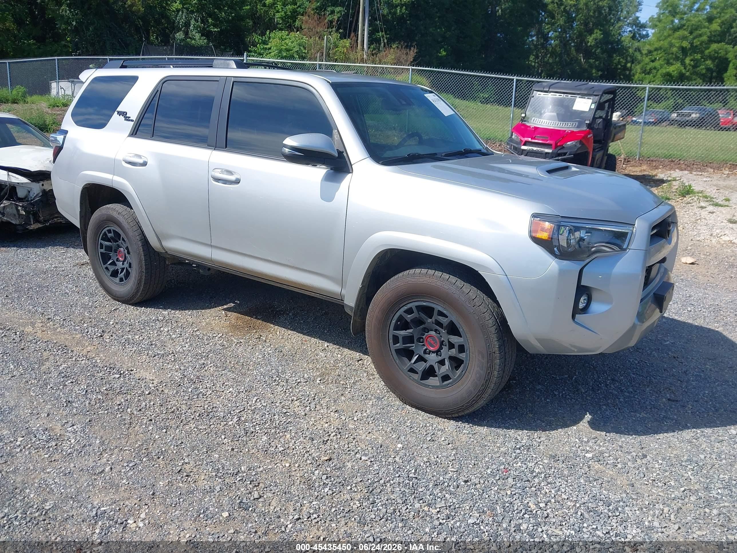 2022 Toyota 4Runner TRD Off Road Premium, VIN JTERU5JRXN6048840 — Front end