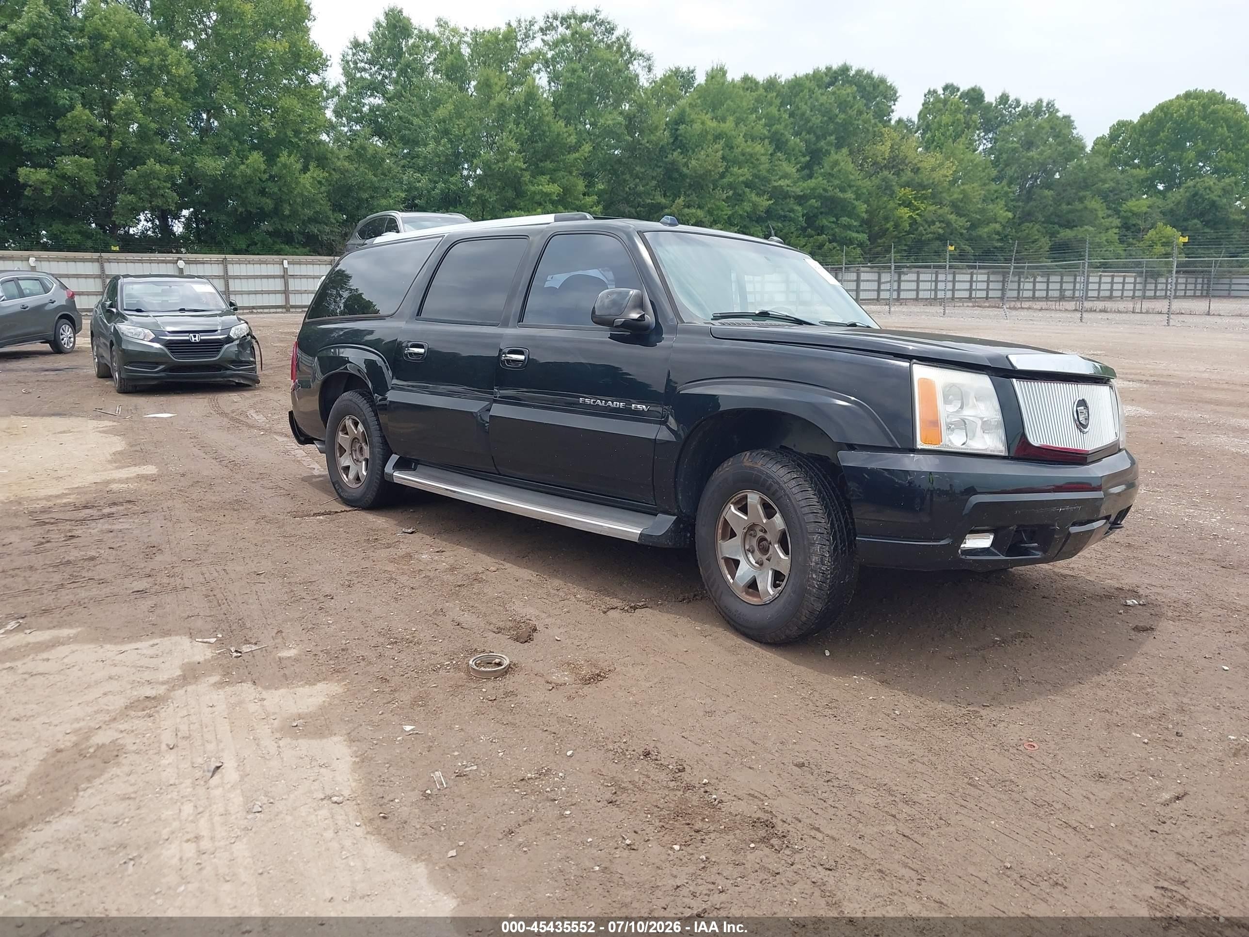 2005 Cadillac Escalade ESV, VIN 3GYFK66N05G103667 — Side
