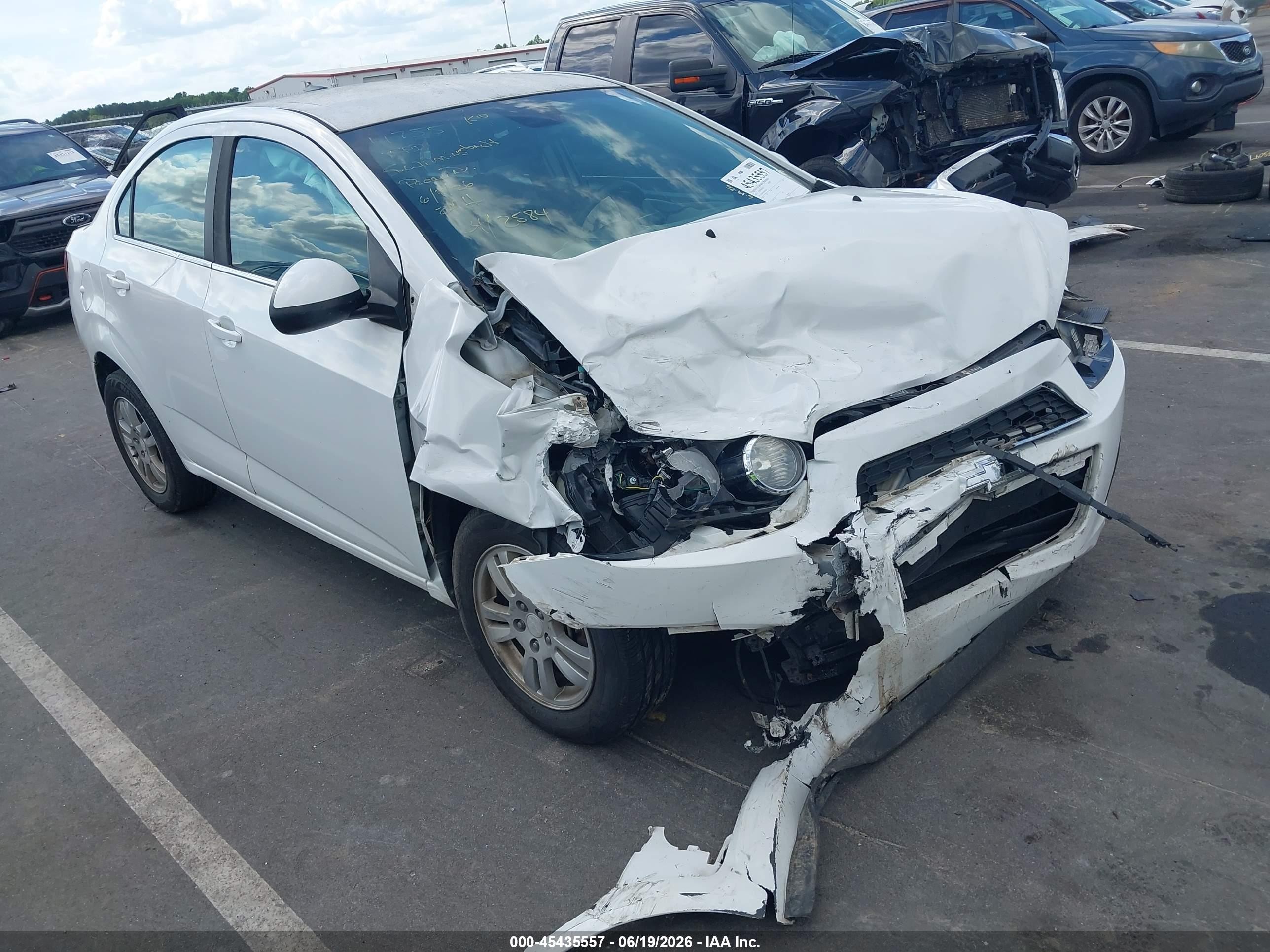 2013 Chevrolet Sonic LT, VIN 1G1JC5SHXD4142584 — Front end