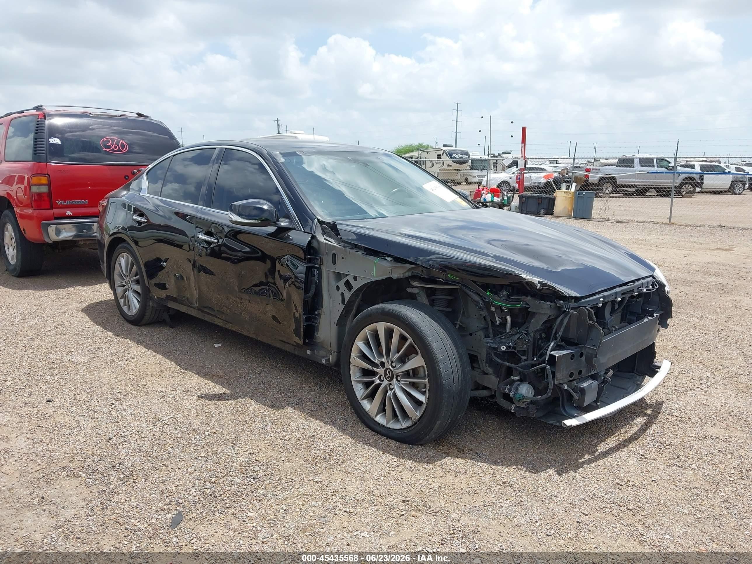 2020 Infiniti Q50 Luxe, VIN JN1EV7AR6LM255880 — Перед