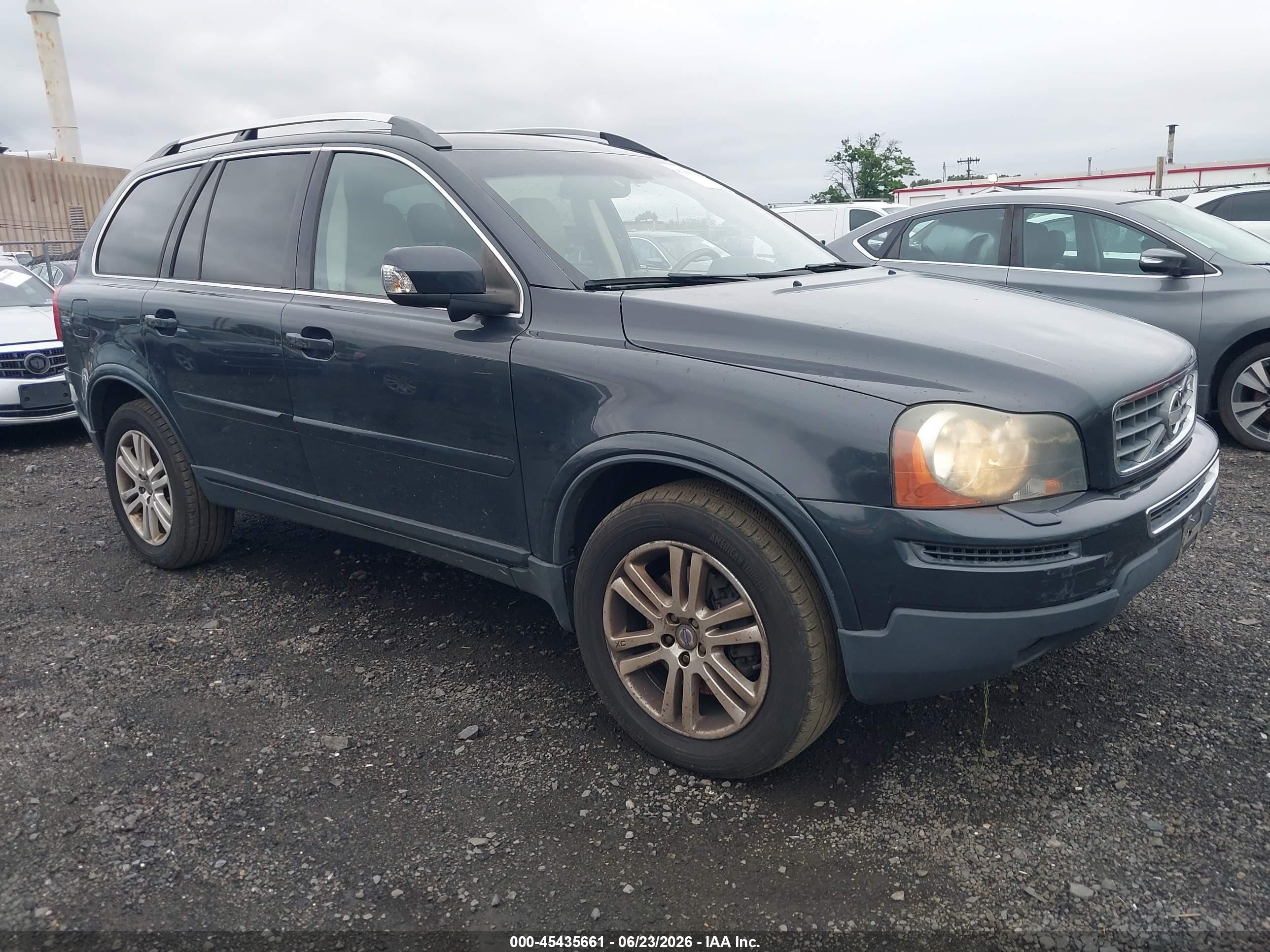 2010 Volvo XC90 I6, VIN YV4982CZ8A1565692 — Rear end