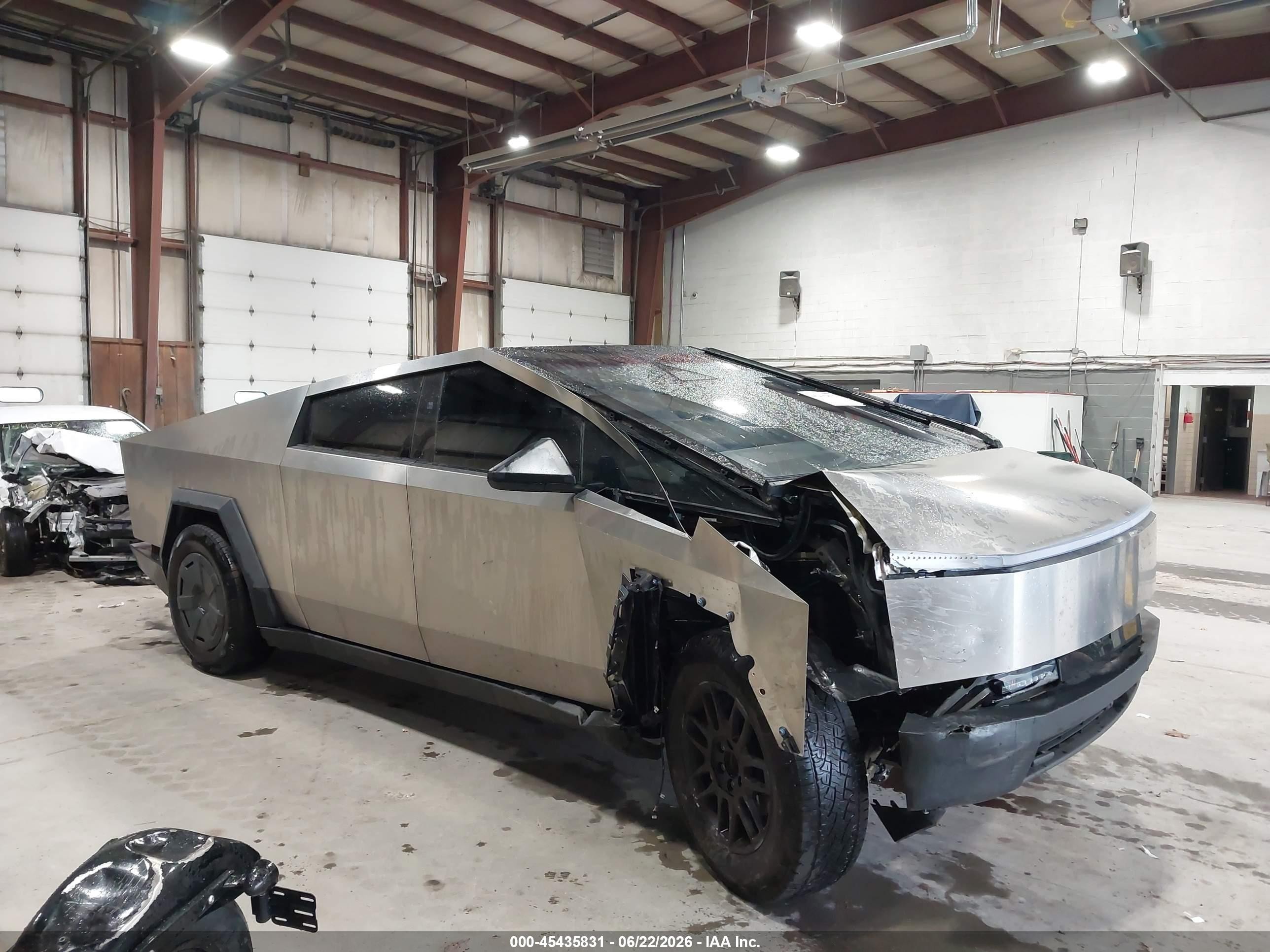 2025 Tesla Cybertruck, VIN 7G2CEHED9SA074850 — Front end