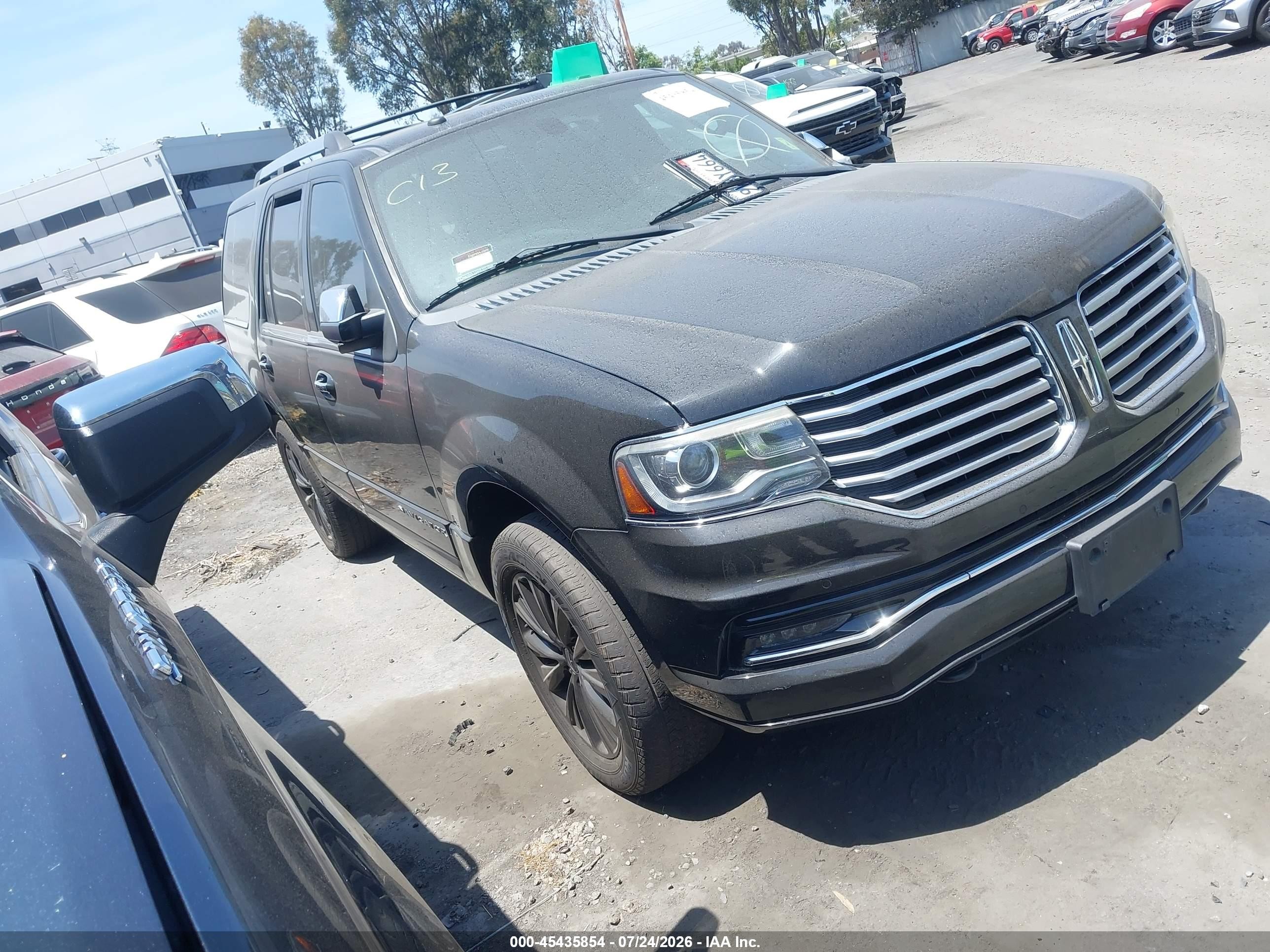 2017 Lincoln Navigator Select, VIN 5LMJJ2HT8HEL10013 — Fresh water flood