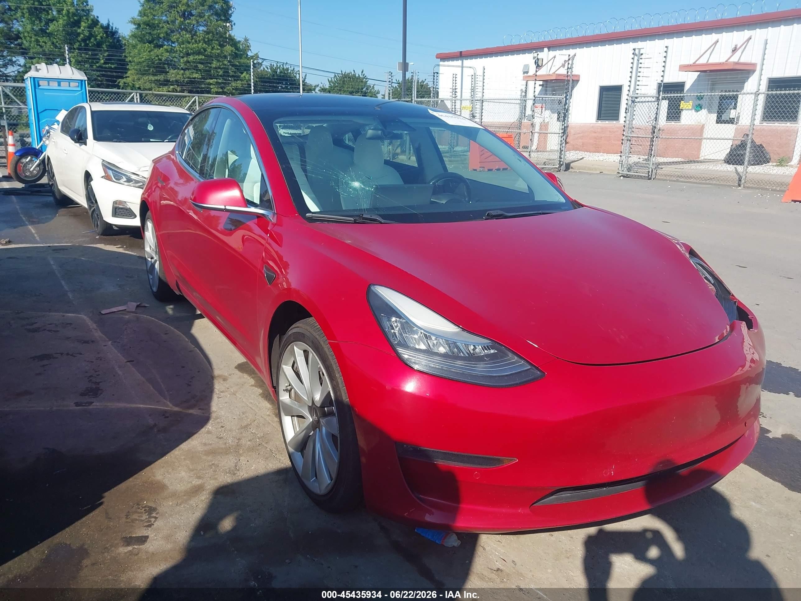 2019 Tesla Model 3 Long Range, VIN 5YJ3E1EB6KF406884 — Front end