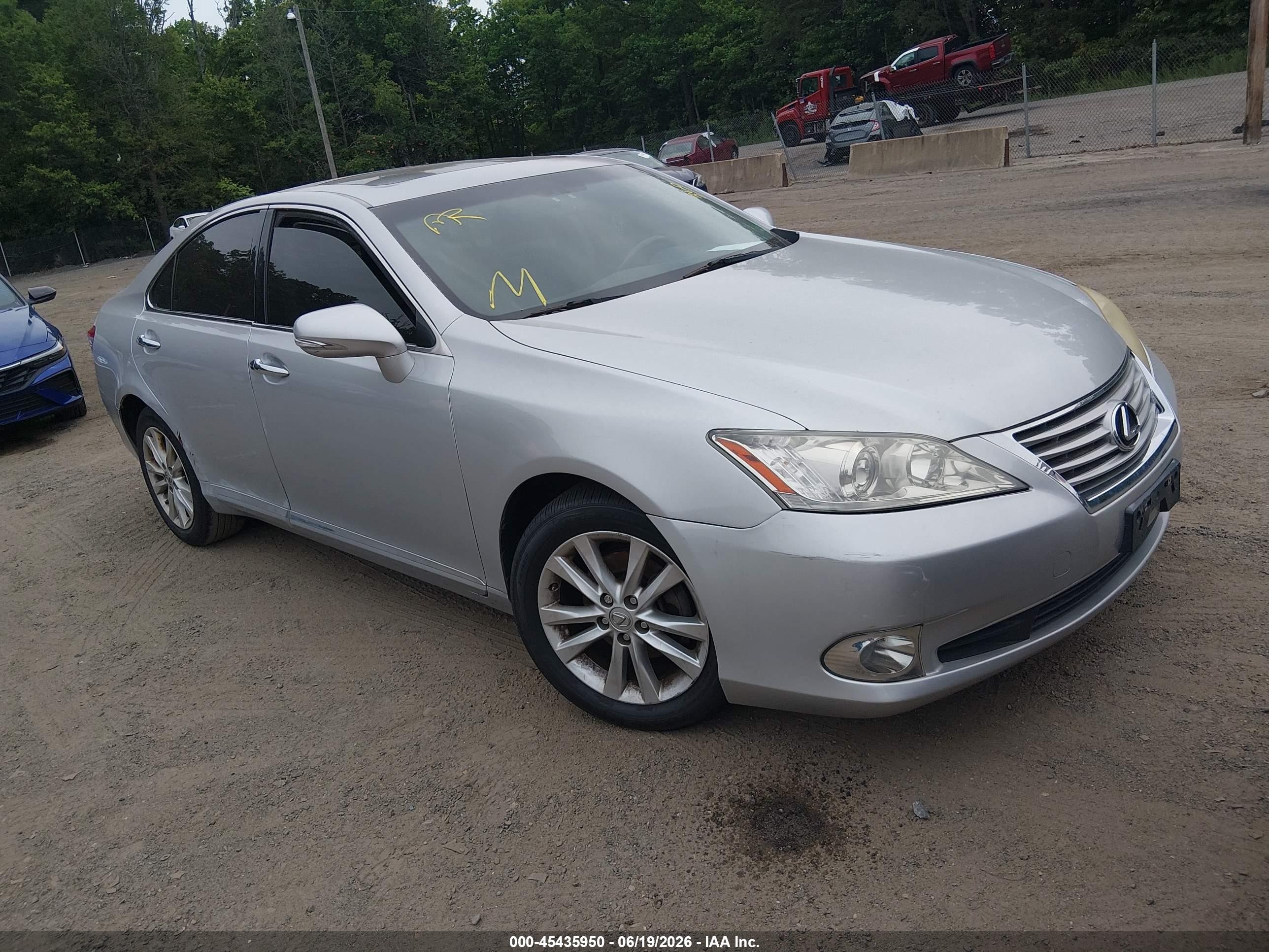 2011 Lexus ES 330, VIN JTHBK1EG1B2451278 — Auction photo