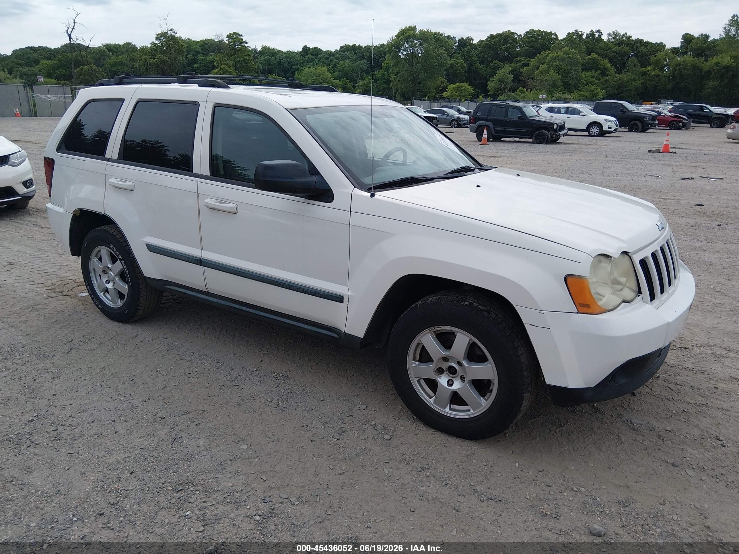 2008 Jeep Grand Cherokee Laredo, VIN 1J8GR48KX8C246414 — Normal wear