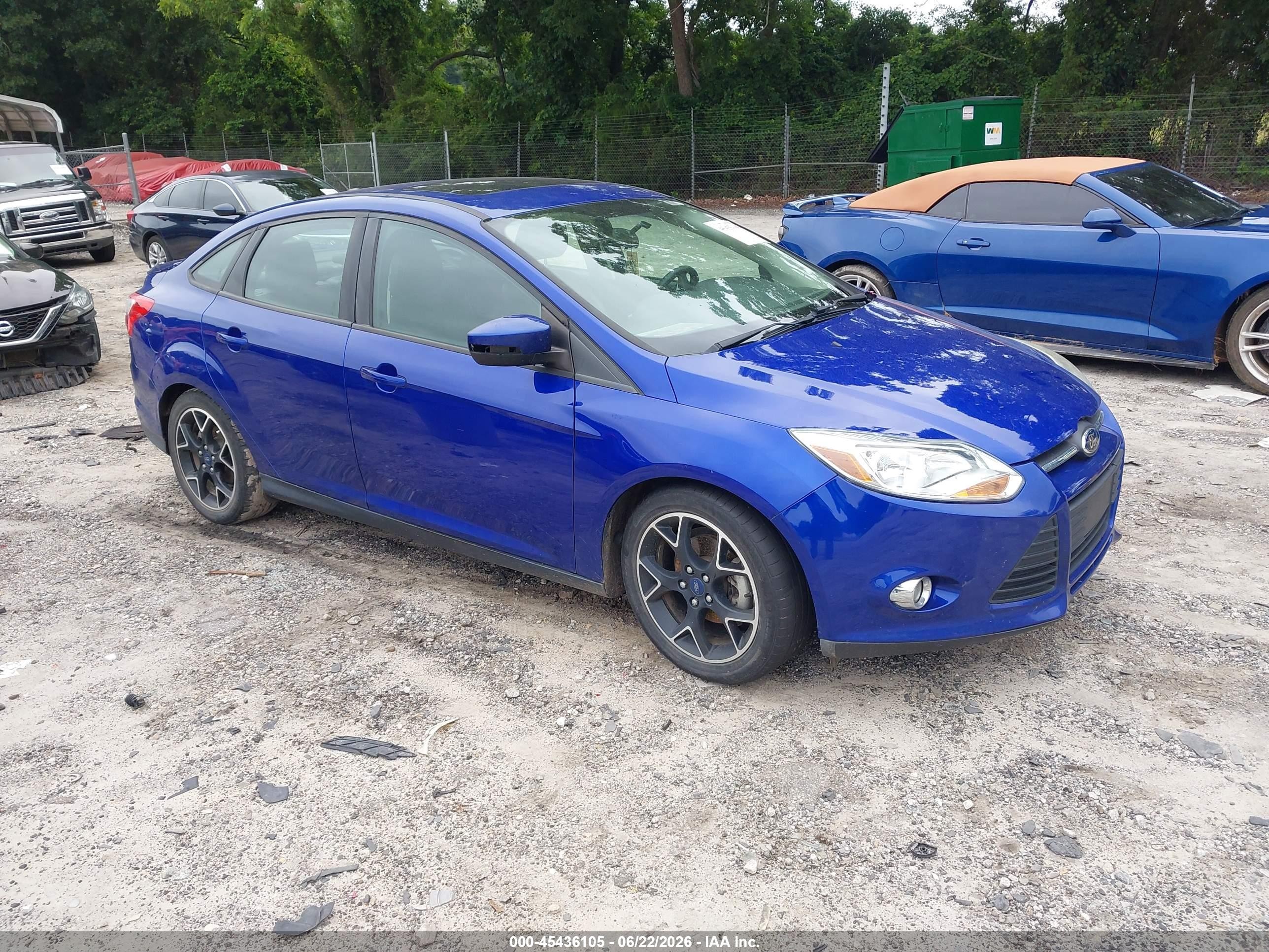 2014 Ford Focus SE, VIN 1FADP3F29EL417099 — Side